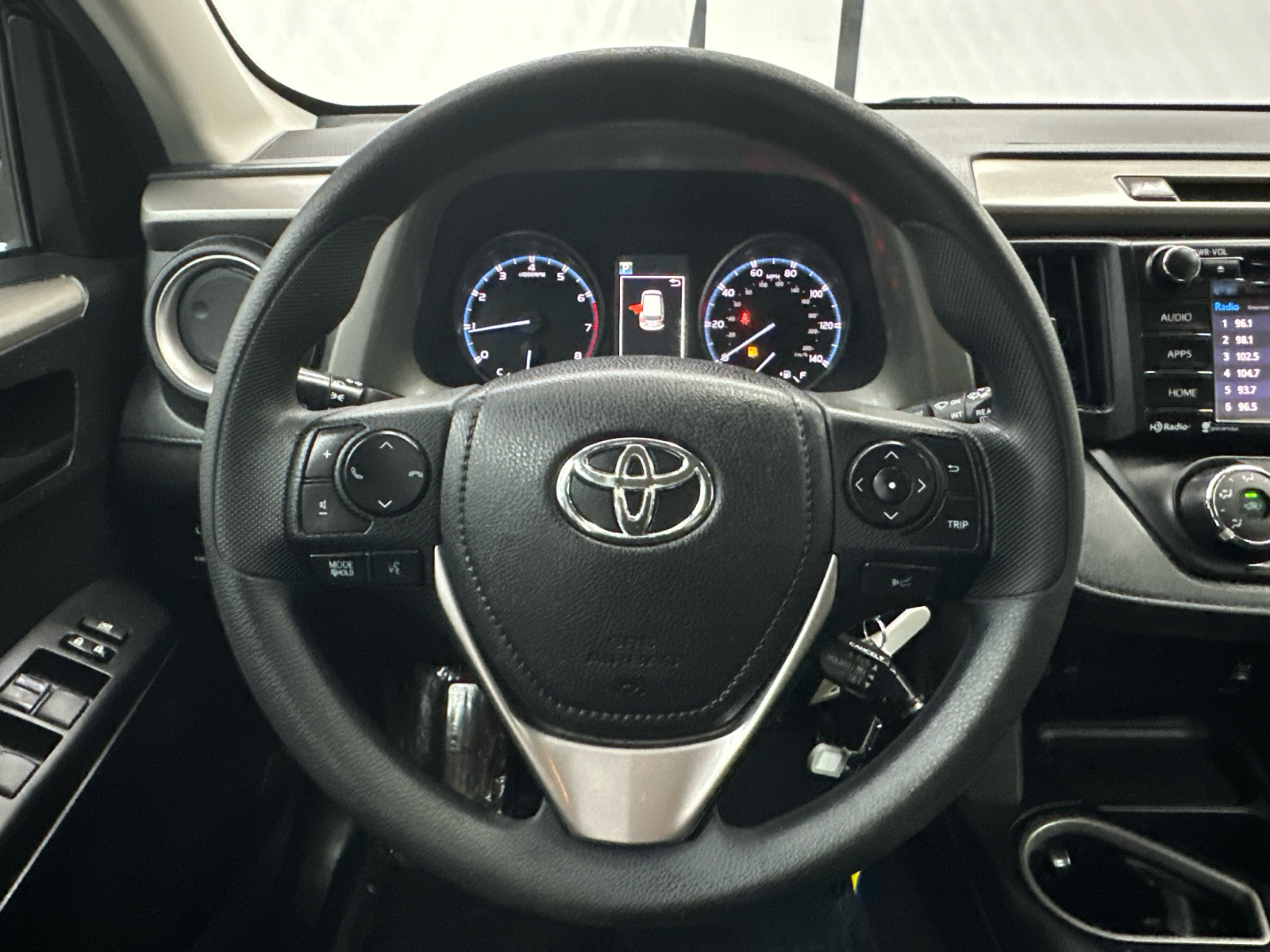 2018 Toyota RAV4 LE 24