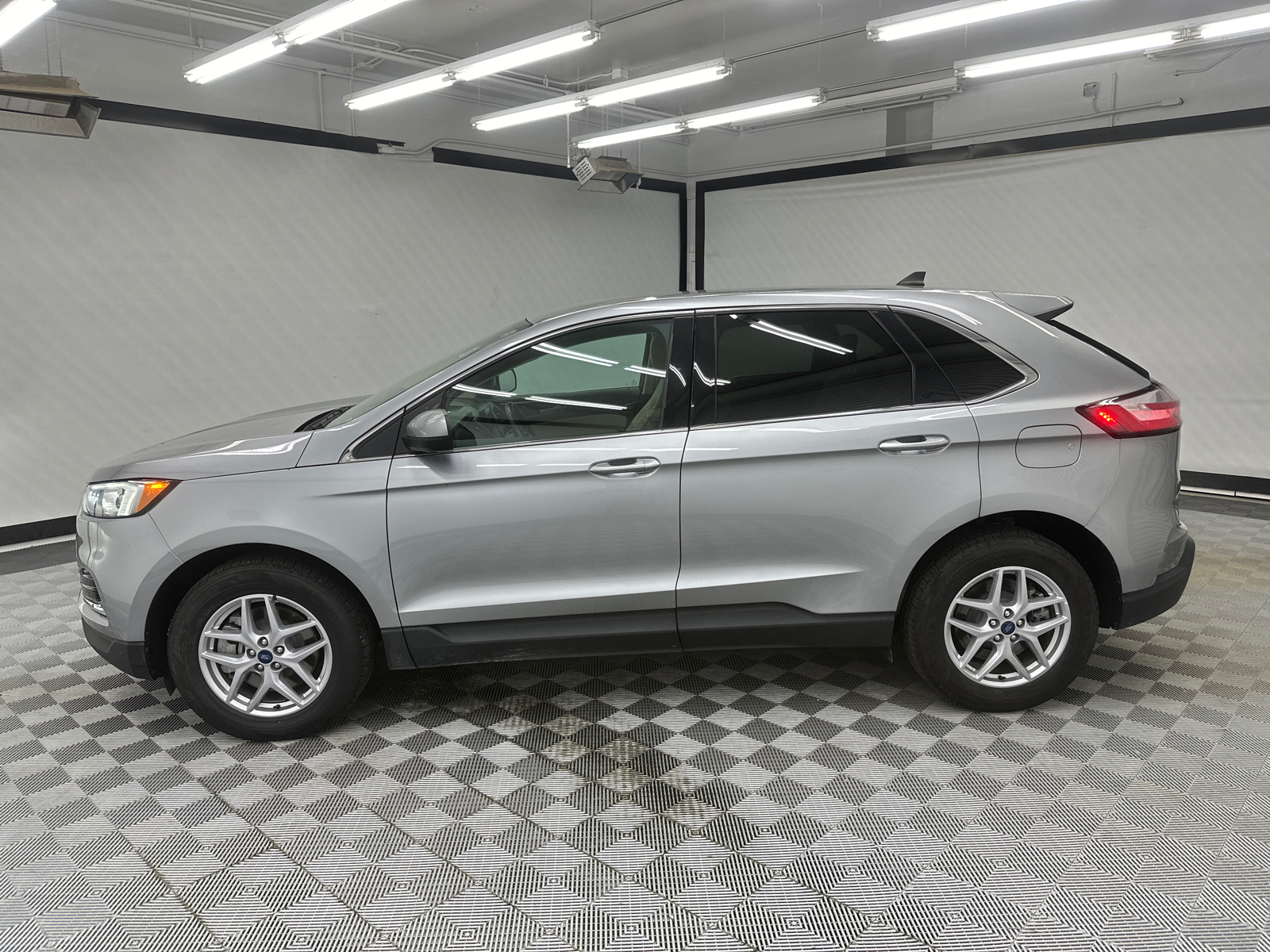 2022 Ford Edge SEL 2