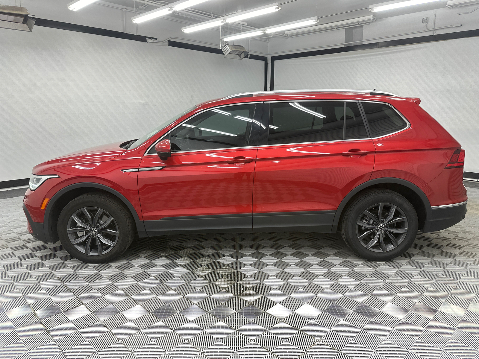 2022 Volkswagen Tiguan 2.0T SE 2