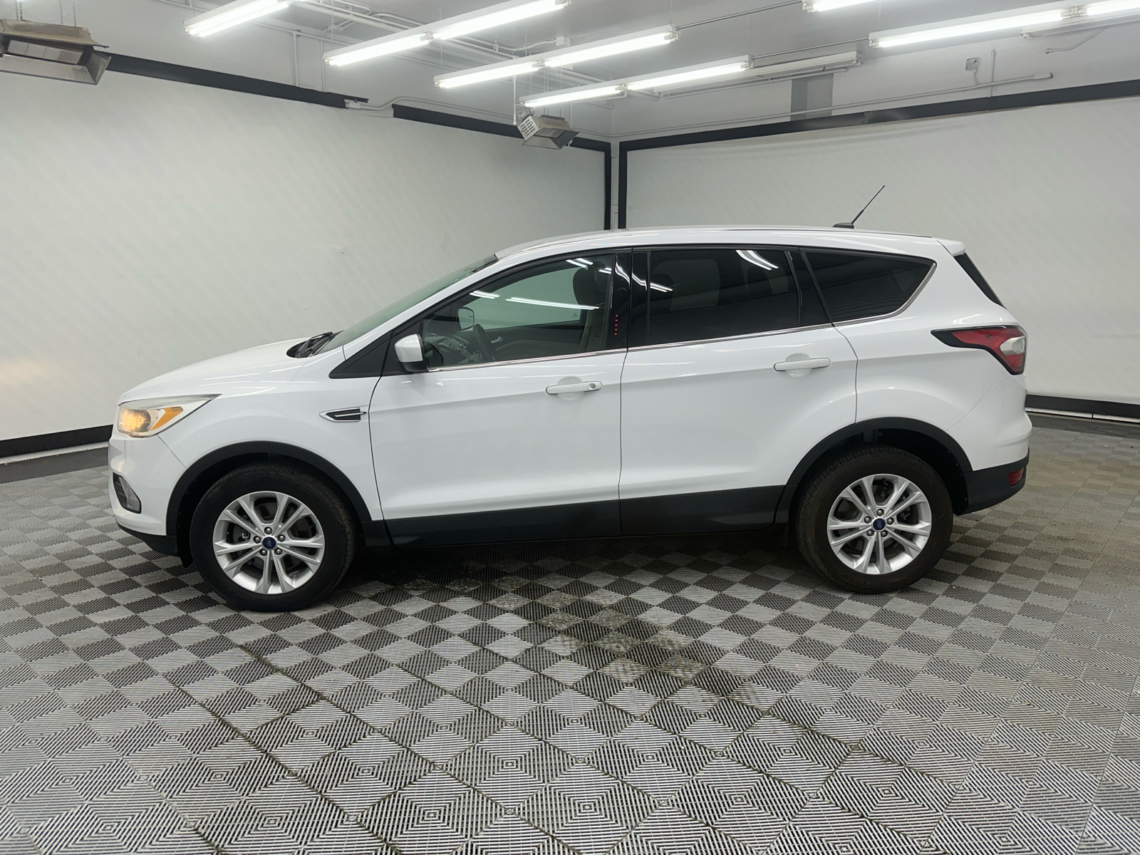 2017 Ford Escape SE 2