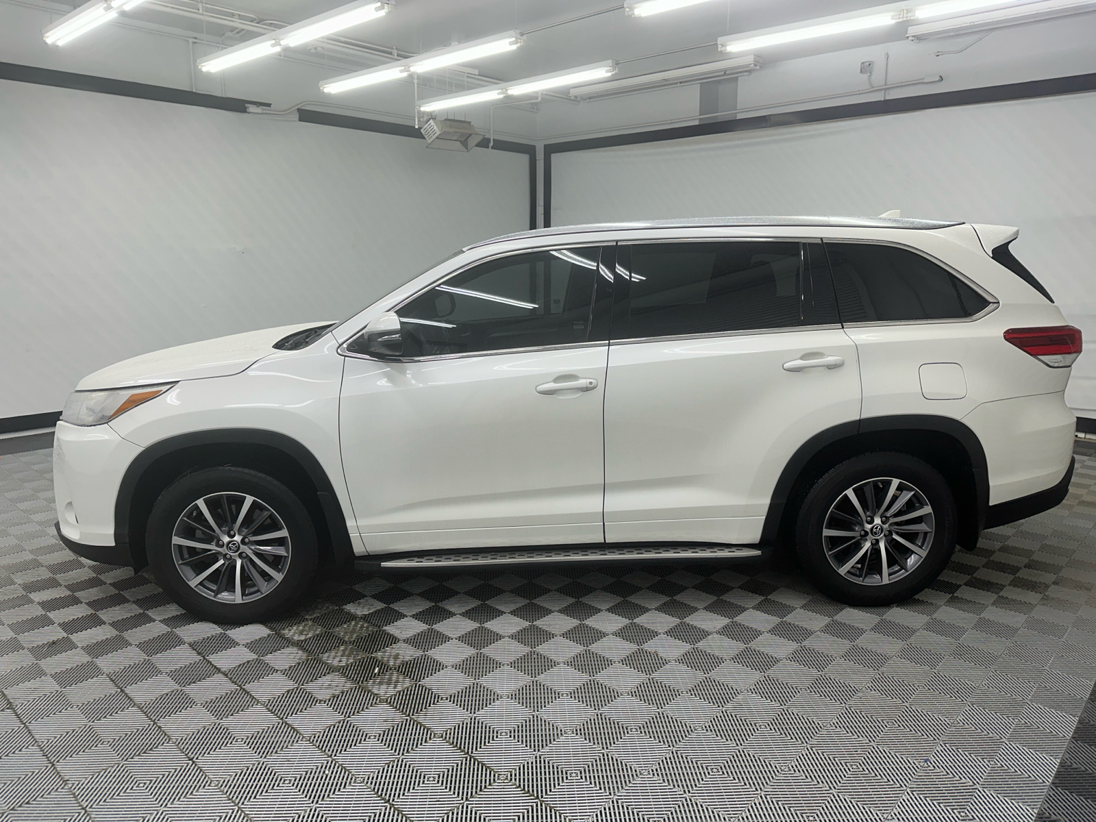 2018 Toyota Highlander XLE 2