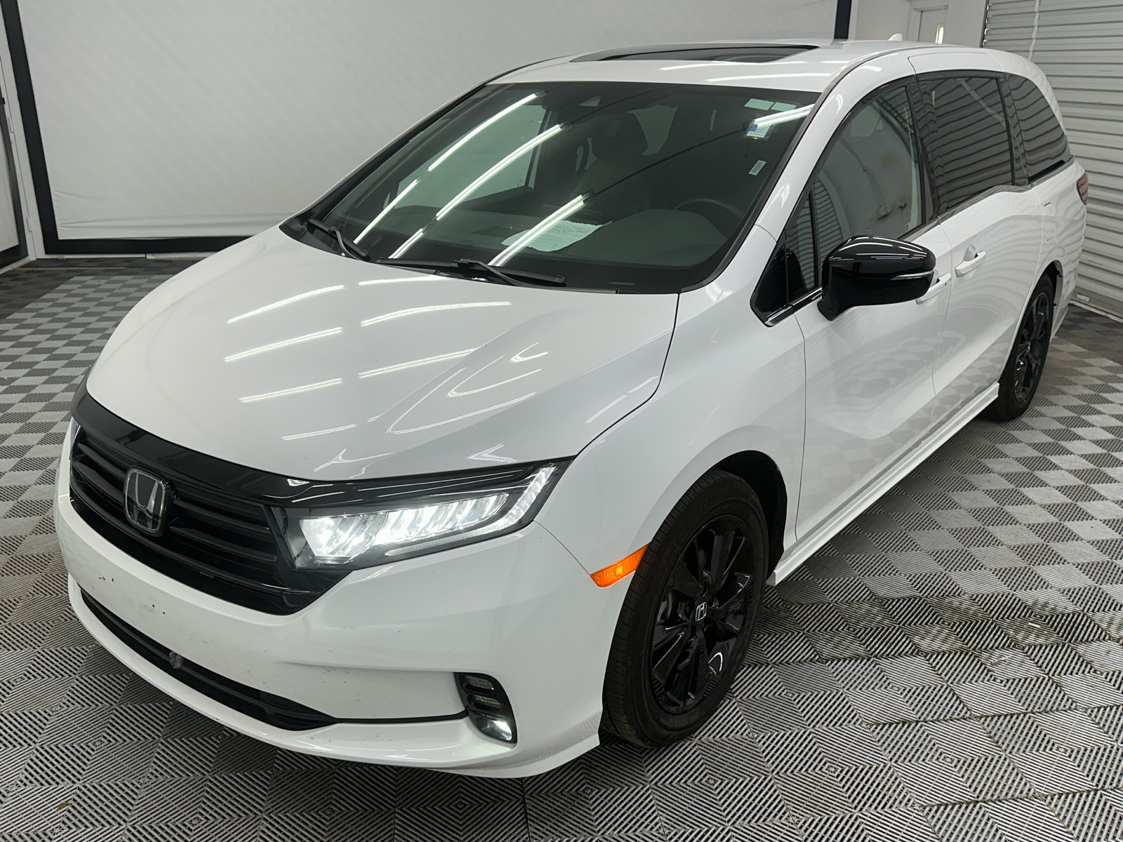 2023 Honda Odyssey Sport 1