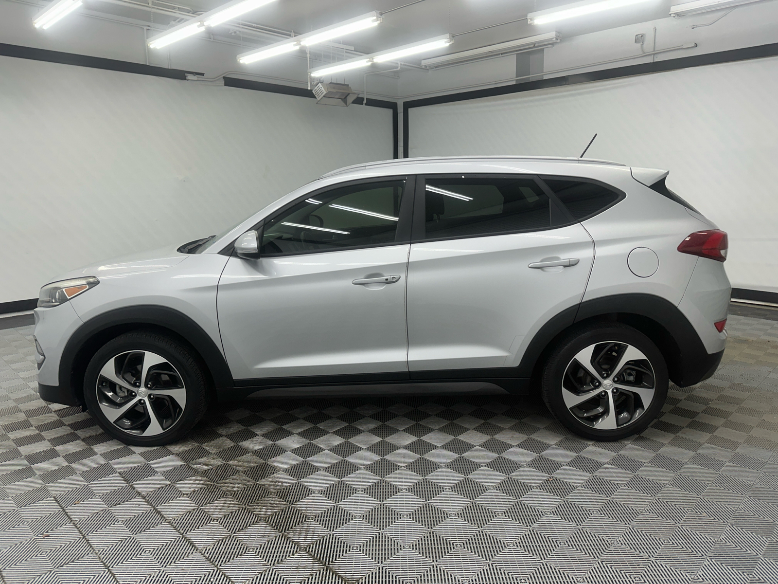 2016 Hyundai Tucson Sport 2