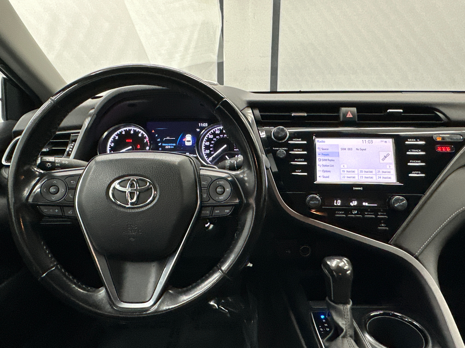 2020 Toyota Camry SE 24