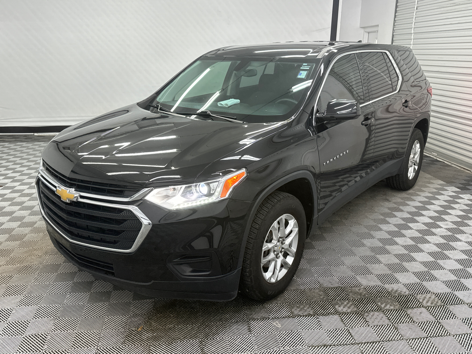 2019 Chevrolet Traverse LS 1