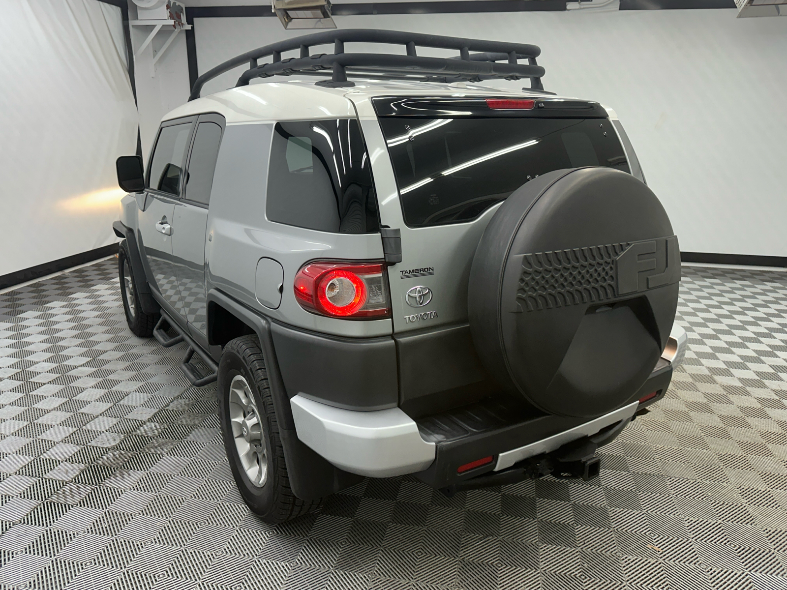 2012 Toyota FJ Cruiser w/ Convenience Package 3