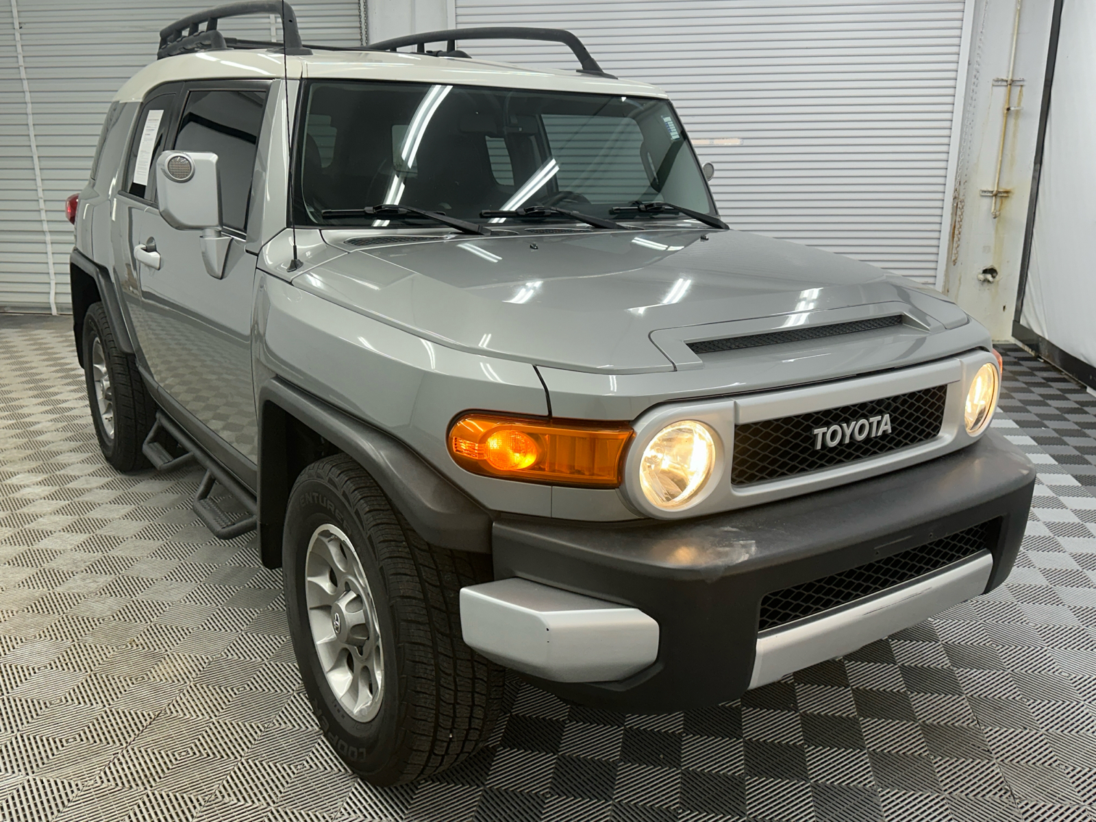 2012 Toyota FJ Cruiser w/ Convenience Package 7