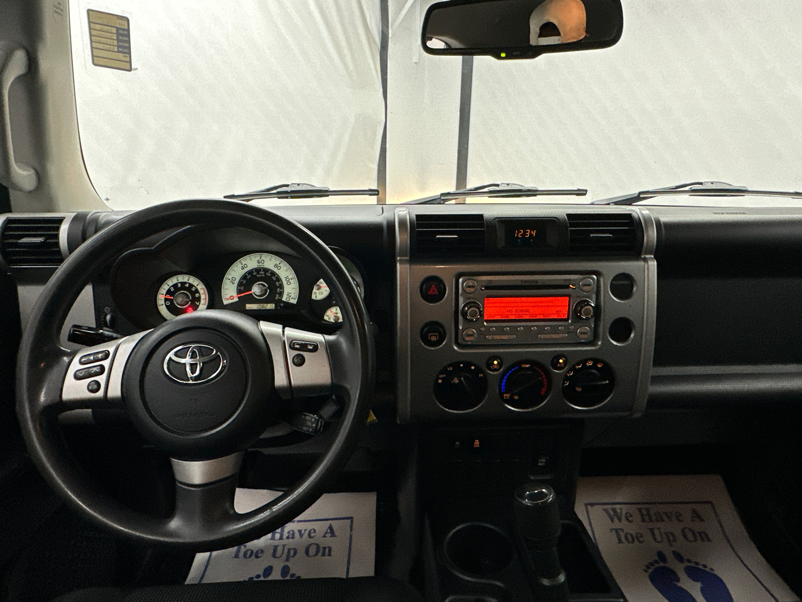 2012 Toyota FJ Cruiser w/ Convenience Package 23