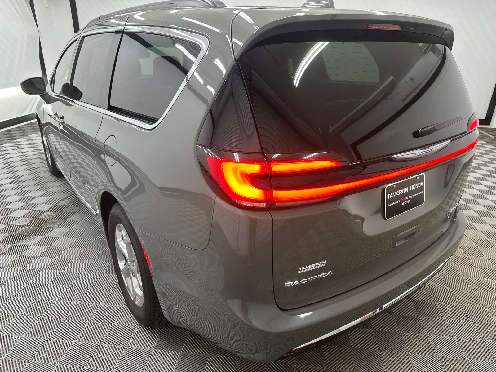 2022 Chrysler Pacifica Limited 3