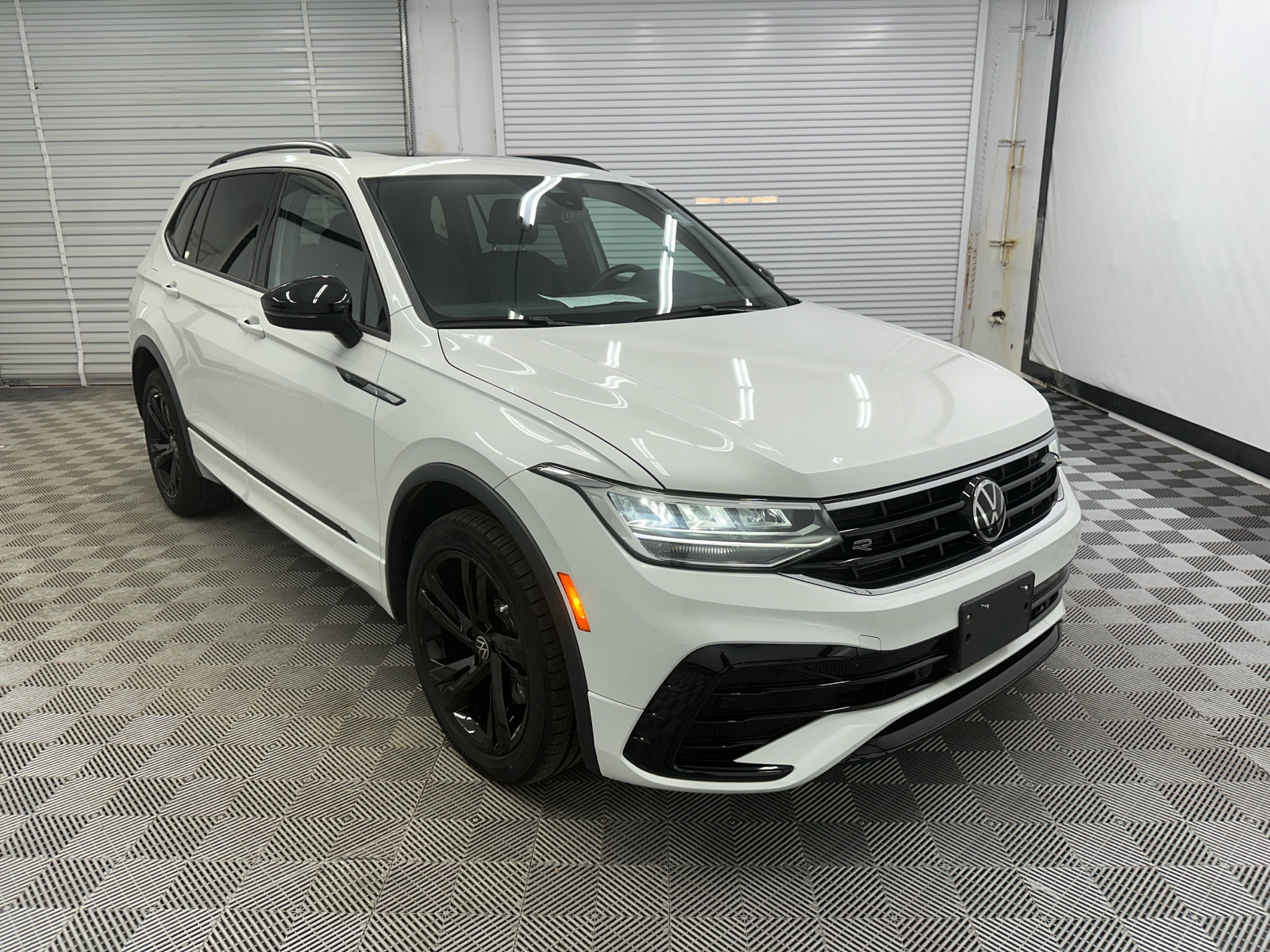 2023 Volkswagen Tiguan 2.0T SE R-Line Black 7