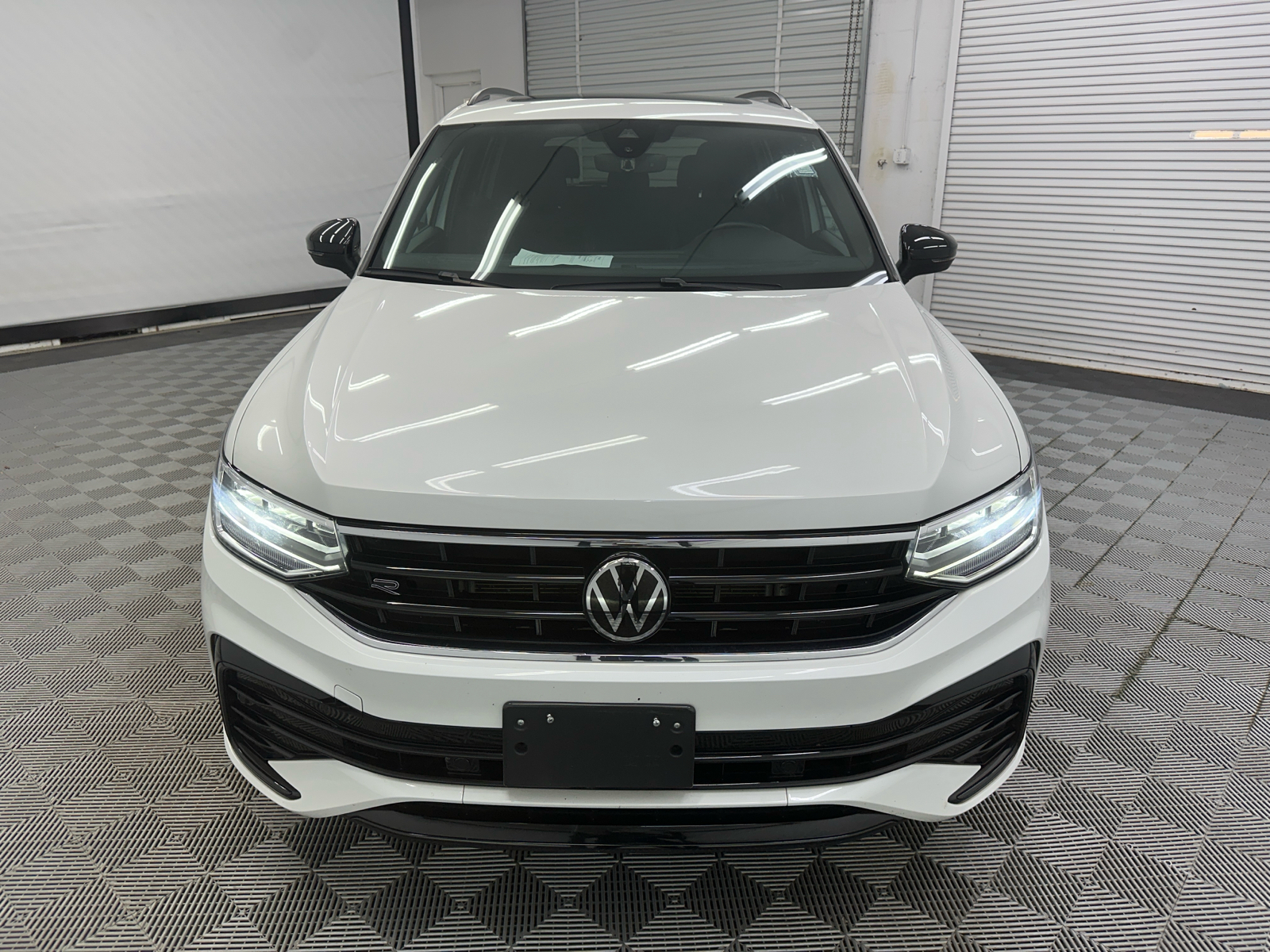 2023 Volkswagen Tiguan 2.0T SE R-Line Black 8