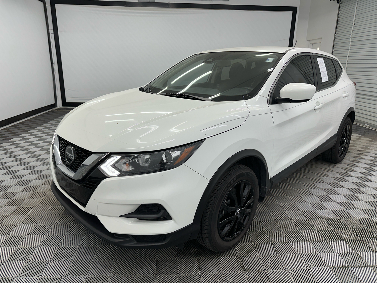 2021 Nissan Rogue Sport S 1