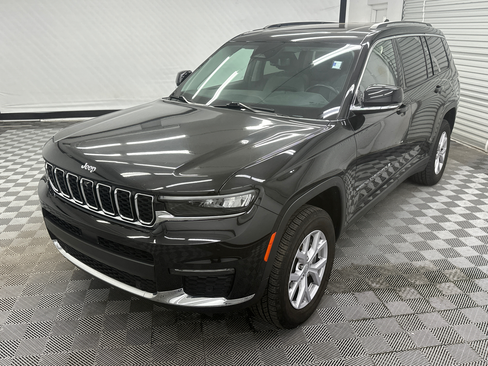 2022 Jeep Grand Cherokee L Limited 1