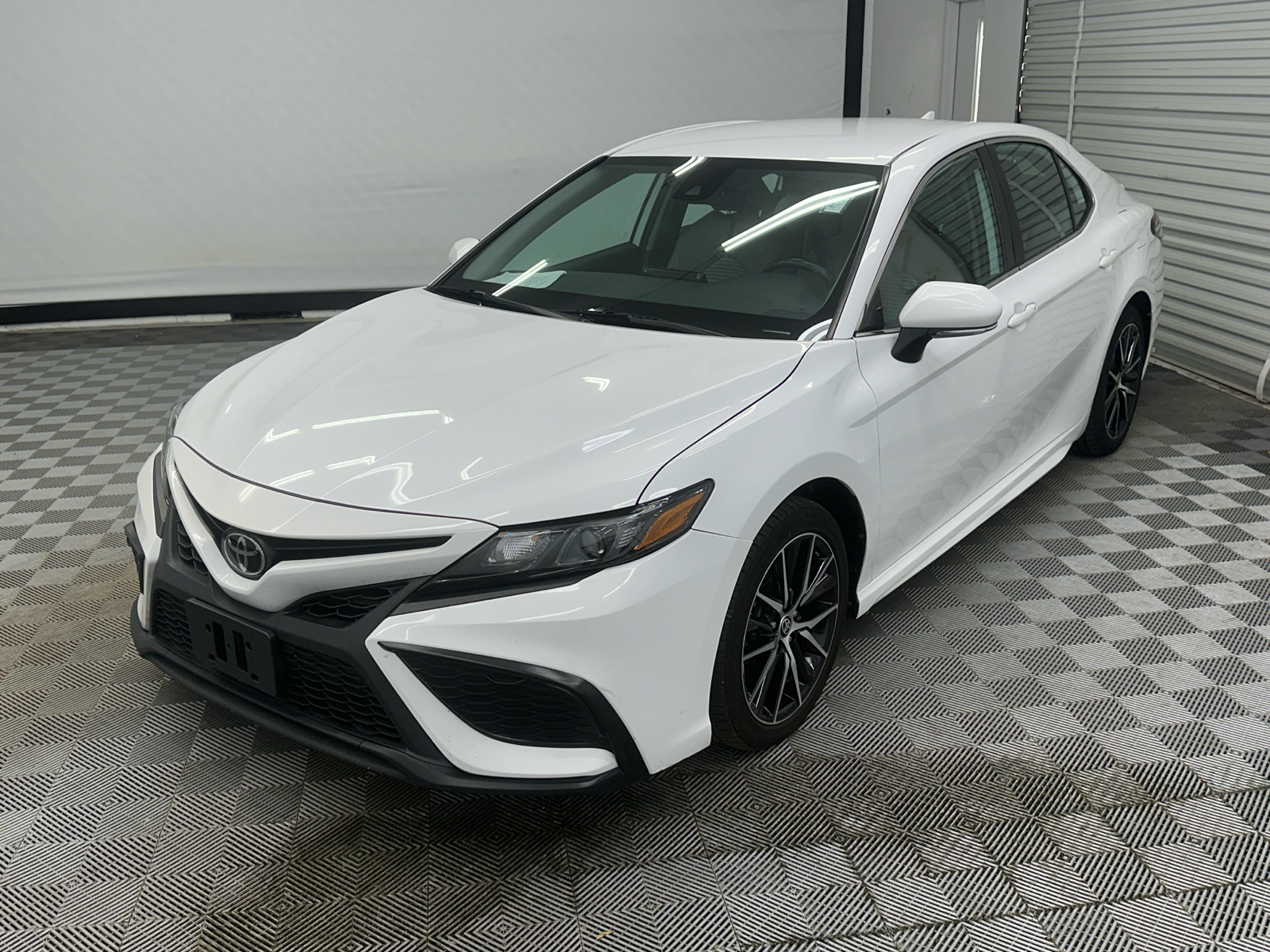 2022 Toyota Camry SE 1