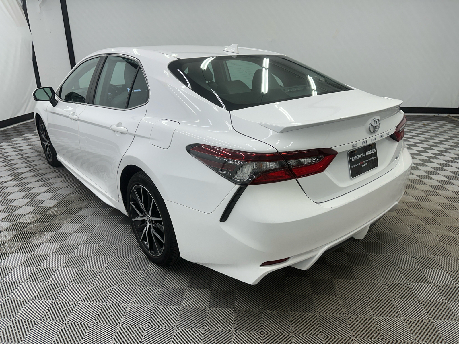 2022 Toyota Camry SE 3