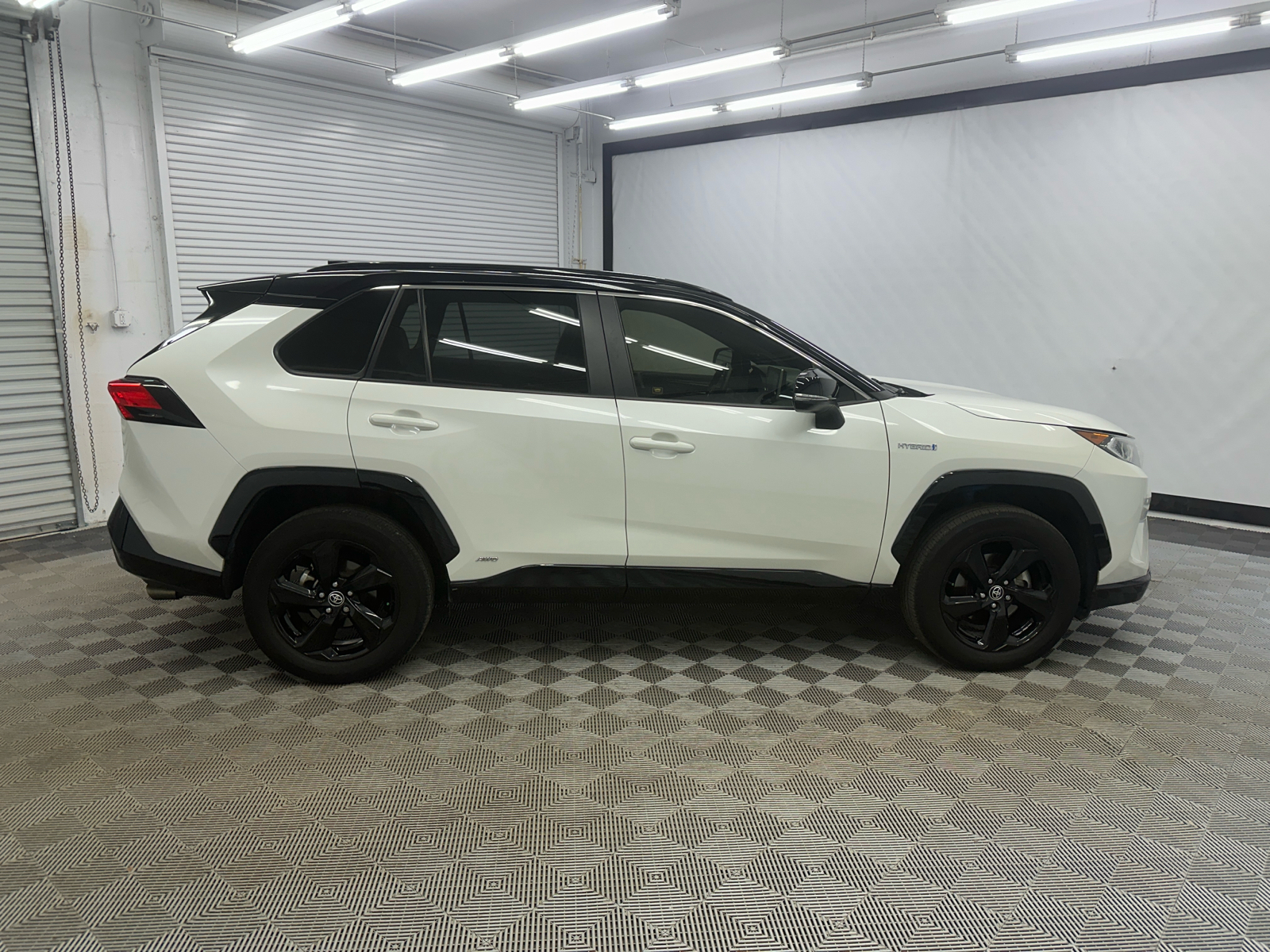 2020 Toyota RAV4 Hybrid XSE 6