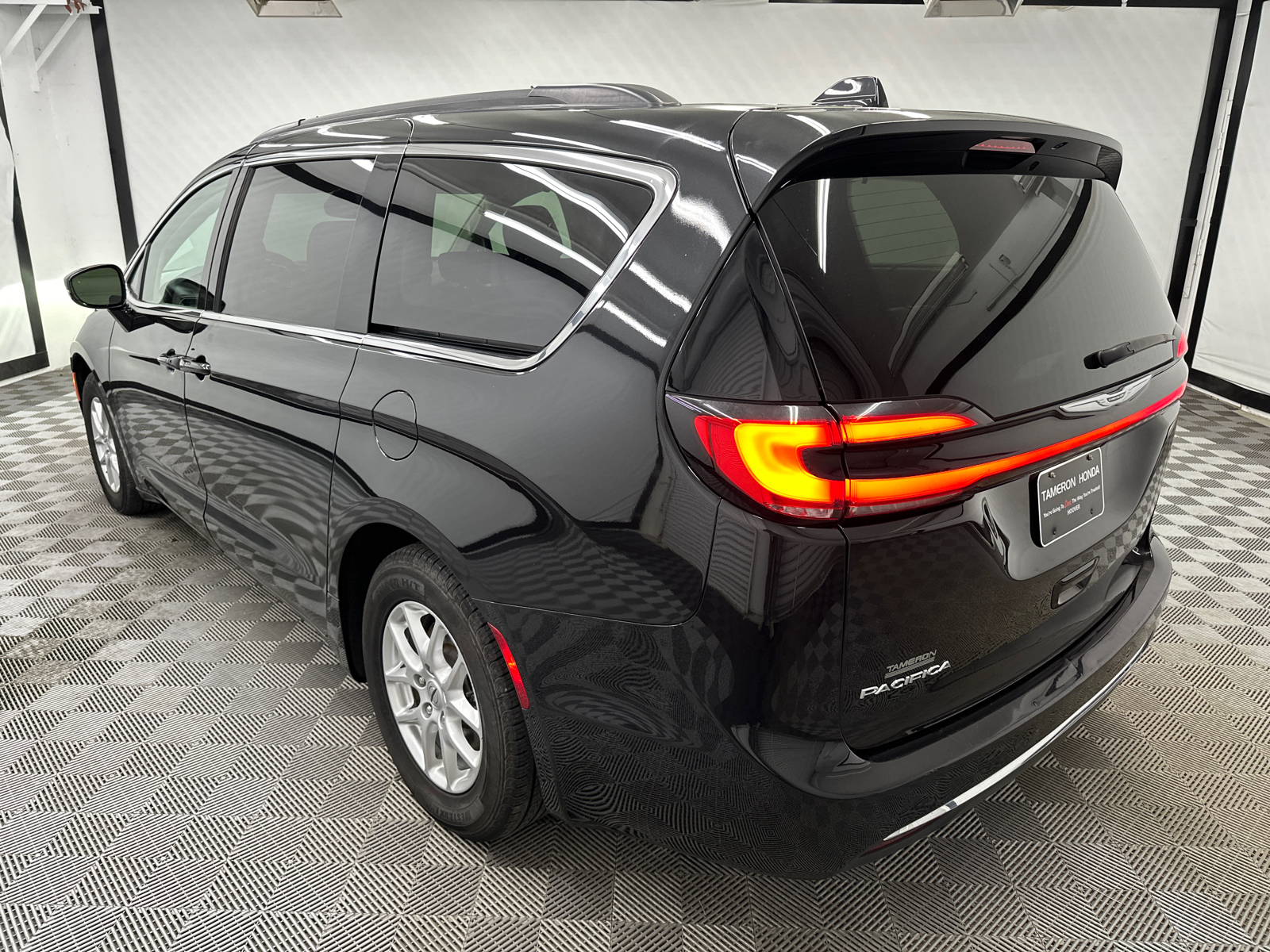 2022 Chrysler Pacifica Touring L 3