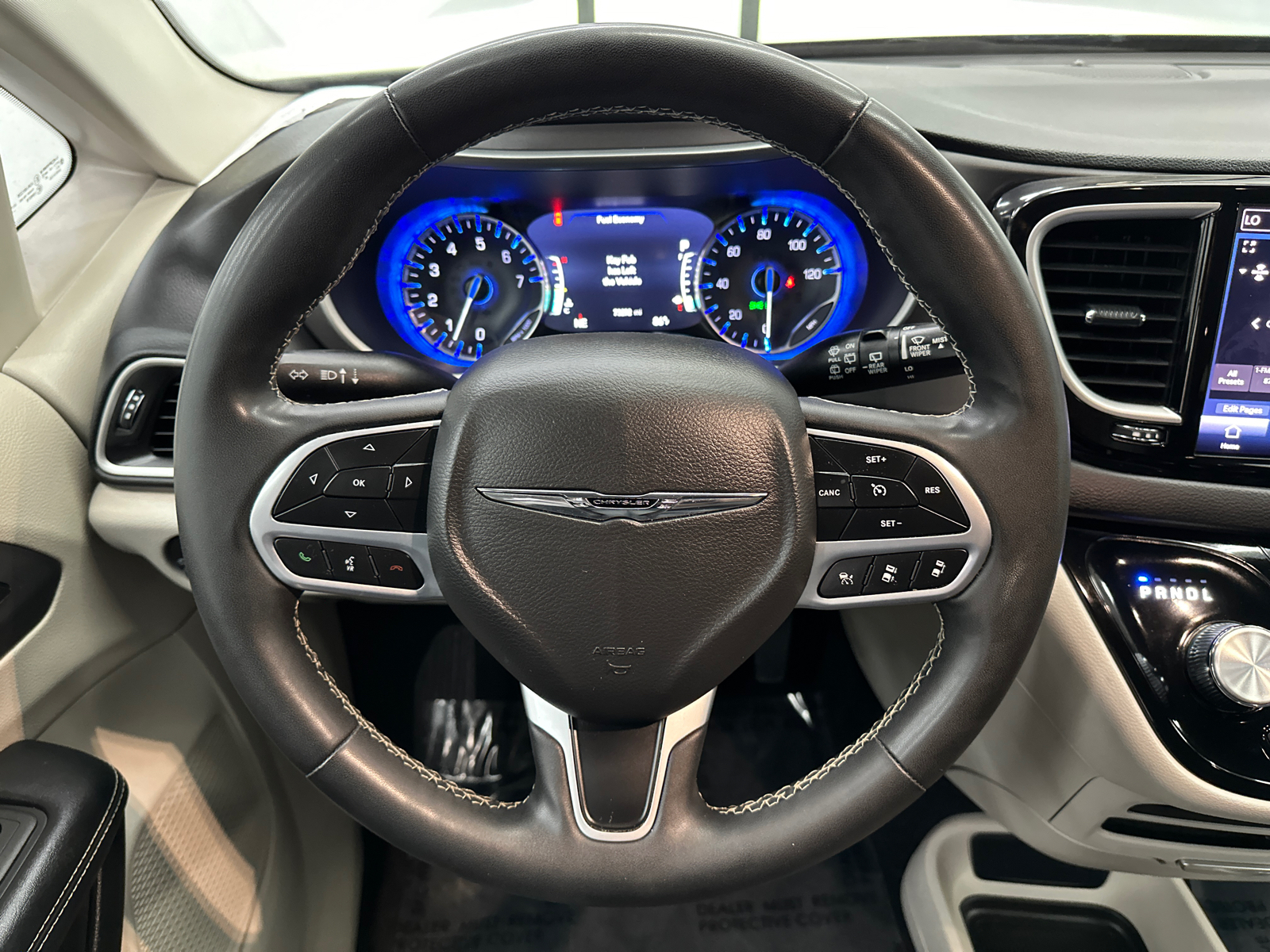 2022 Chrysler Pacifica Touring L 27