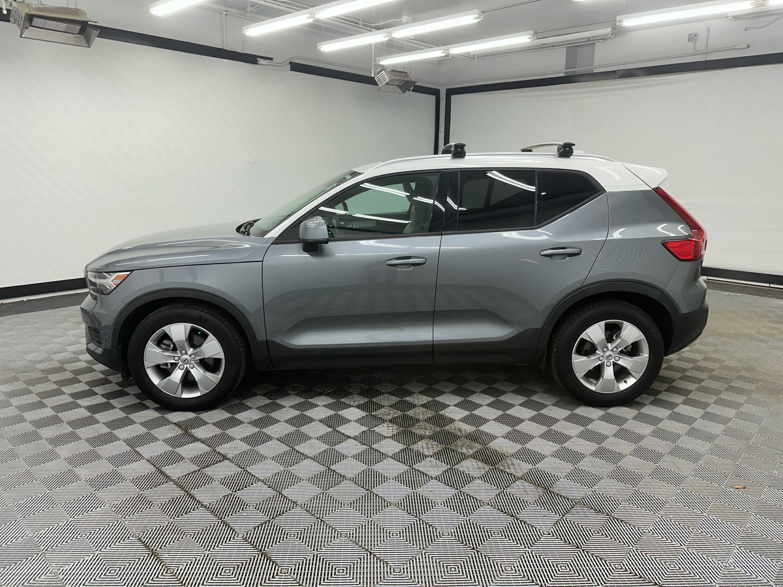 2019 Volvo XC40 Momentum 2