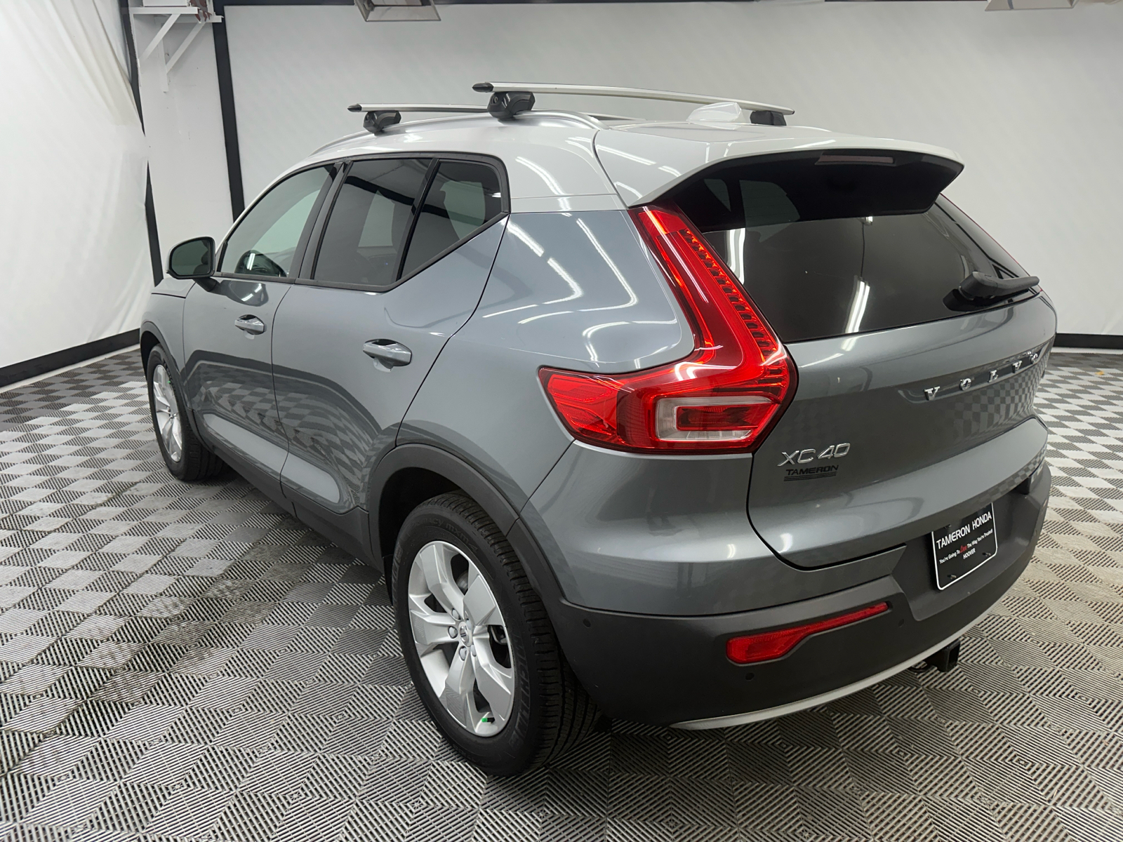 2019 Volvo XC40 Momentum 3