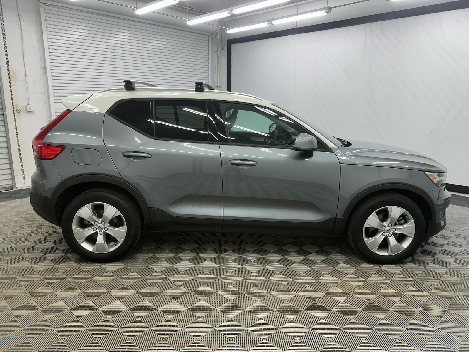 2019 Volvo XC40 Momentum 6