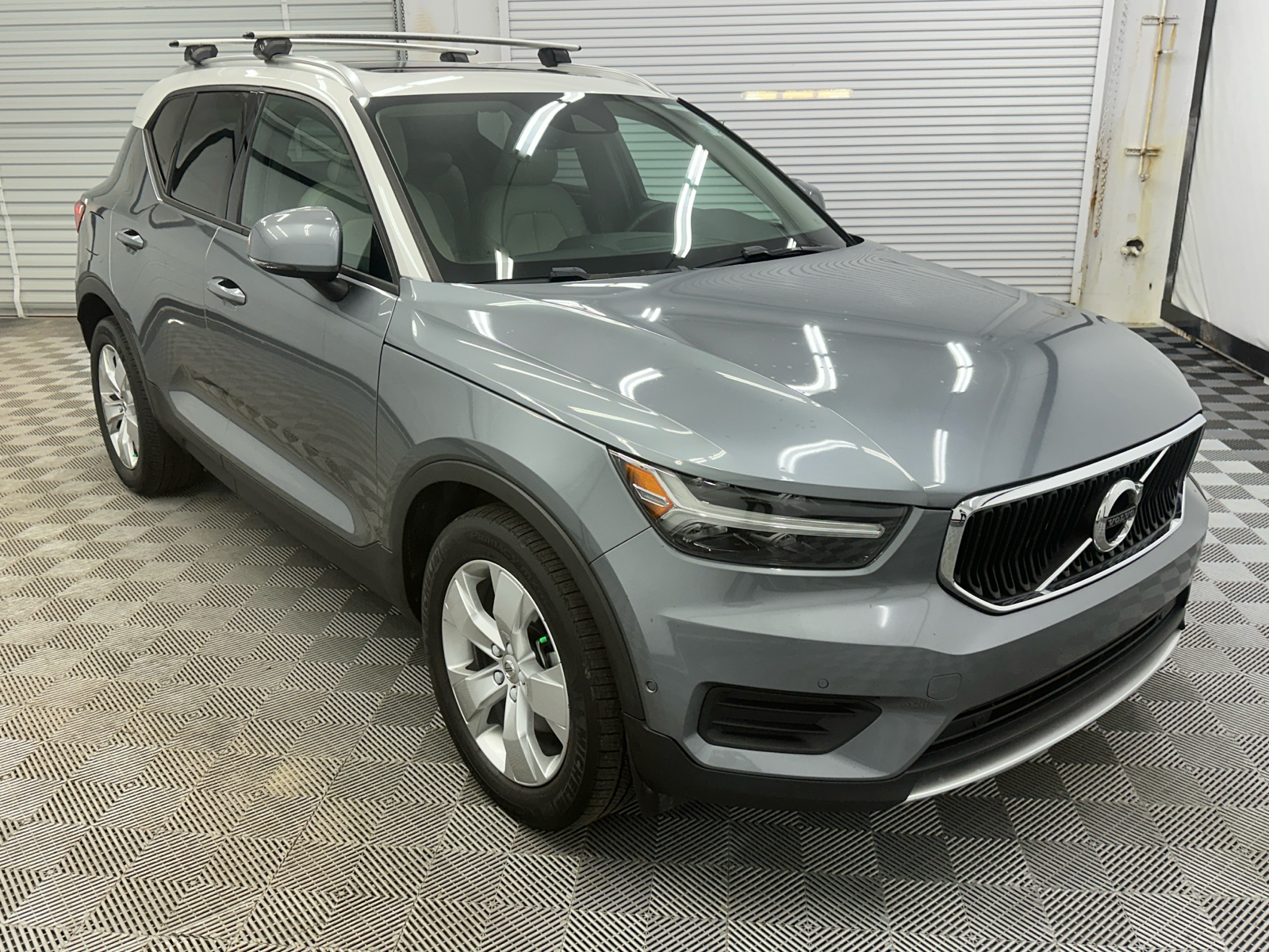 2019 Volvo XC40 Momentum 7