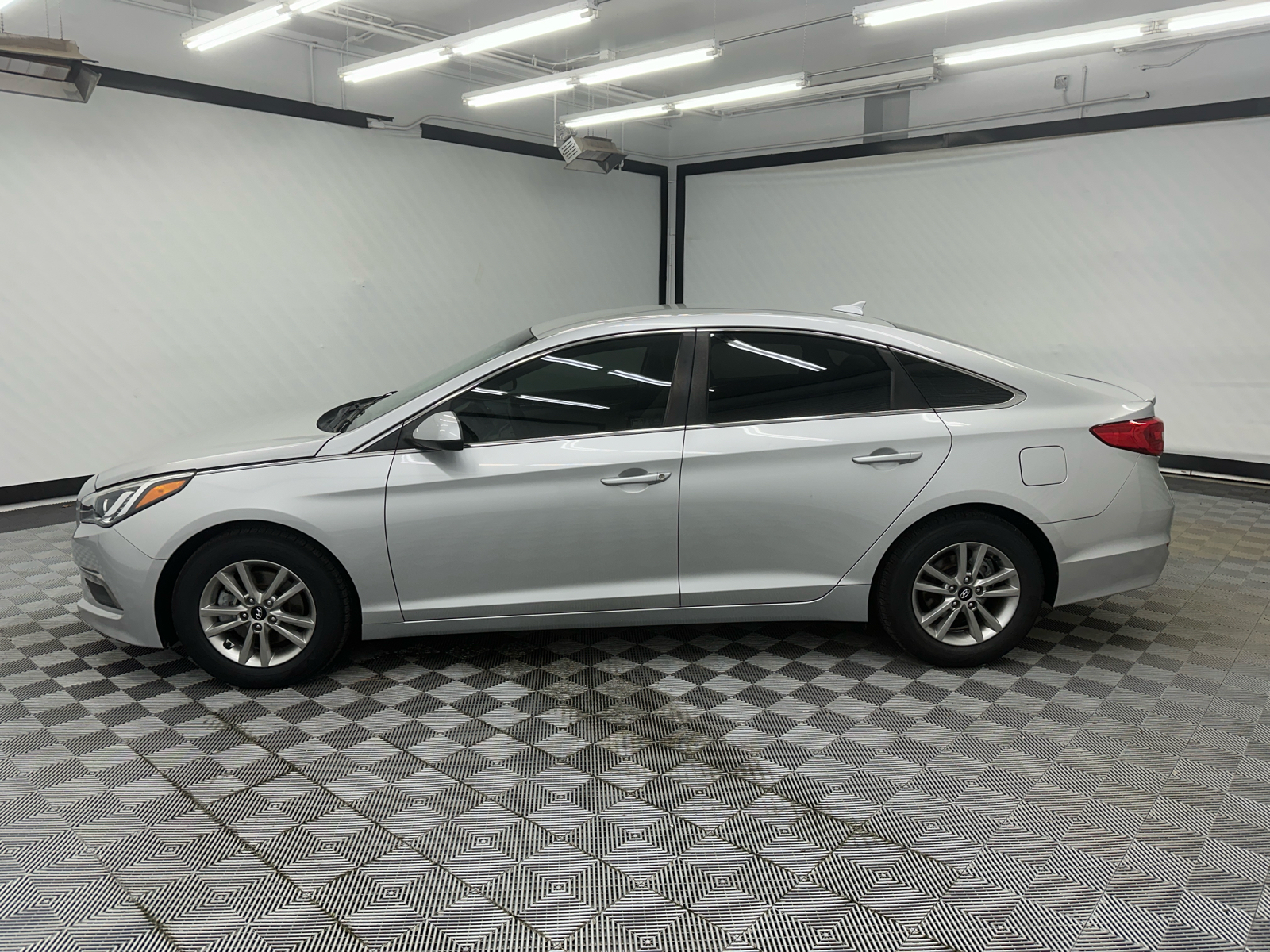 2015 Hyundai Sonata SE 2