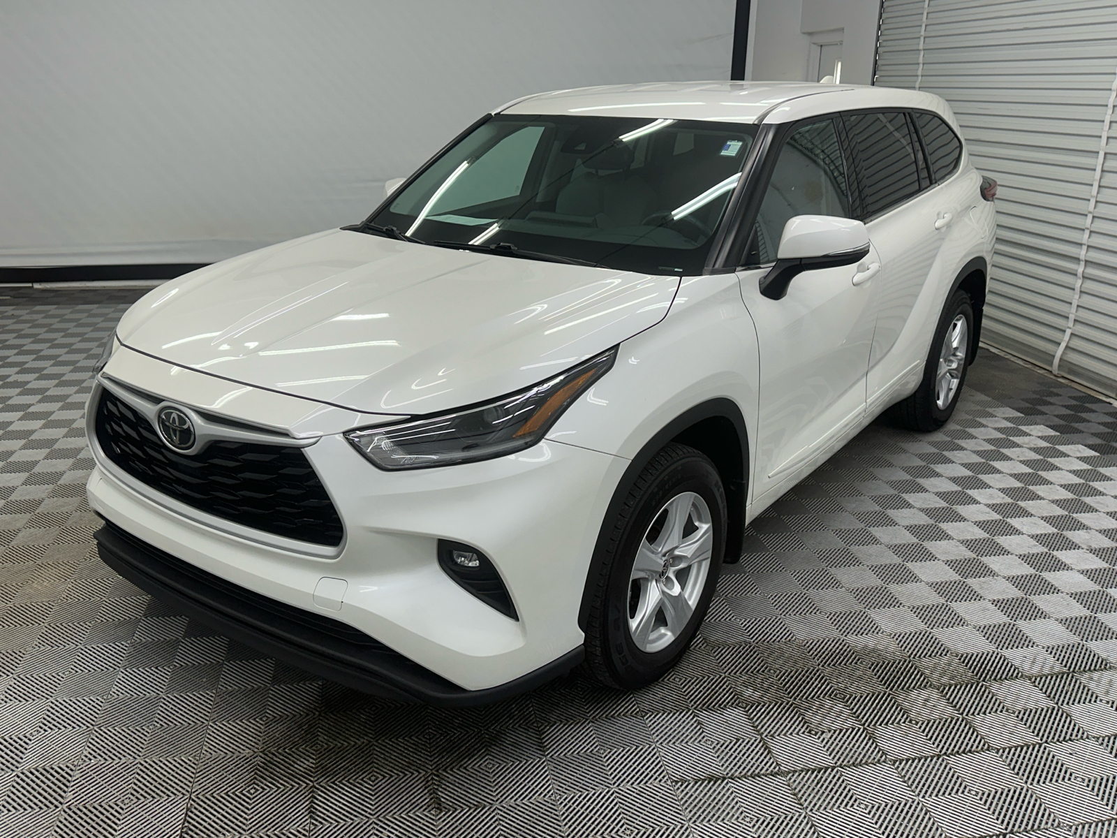 2021 Toyota Highlander LE 1