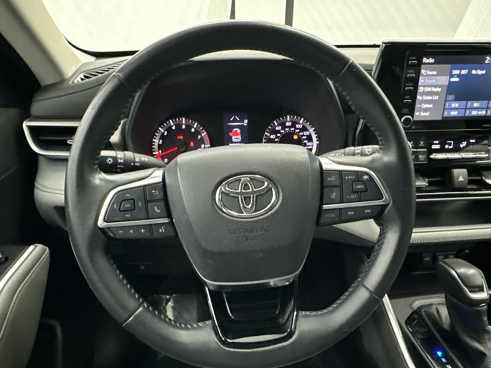 2021 Toyota Highlander LE 26