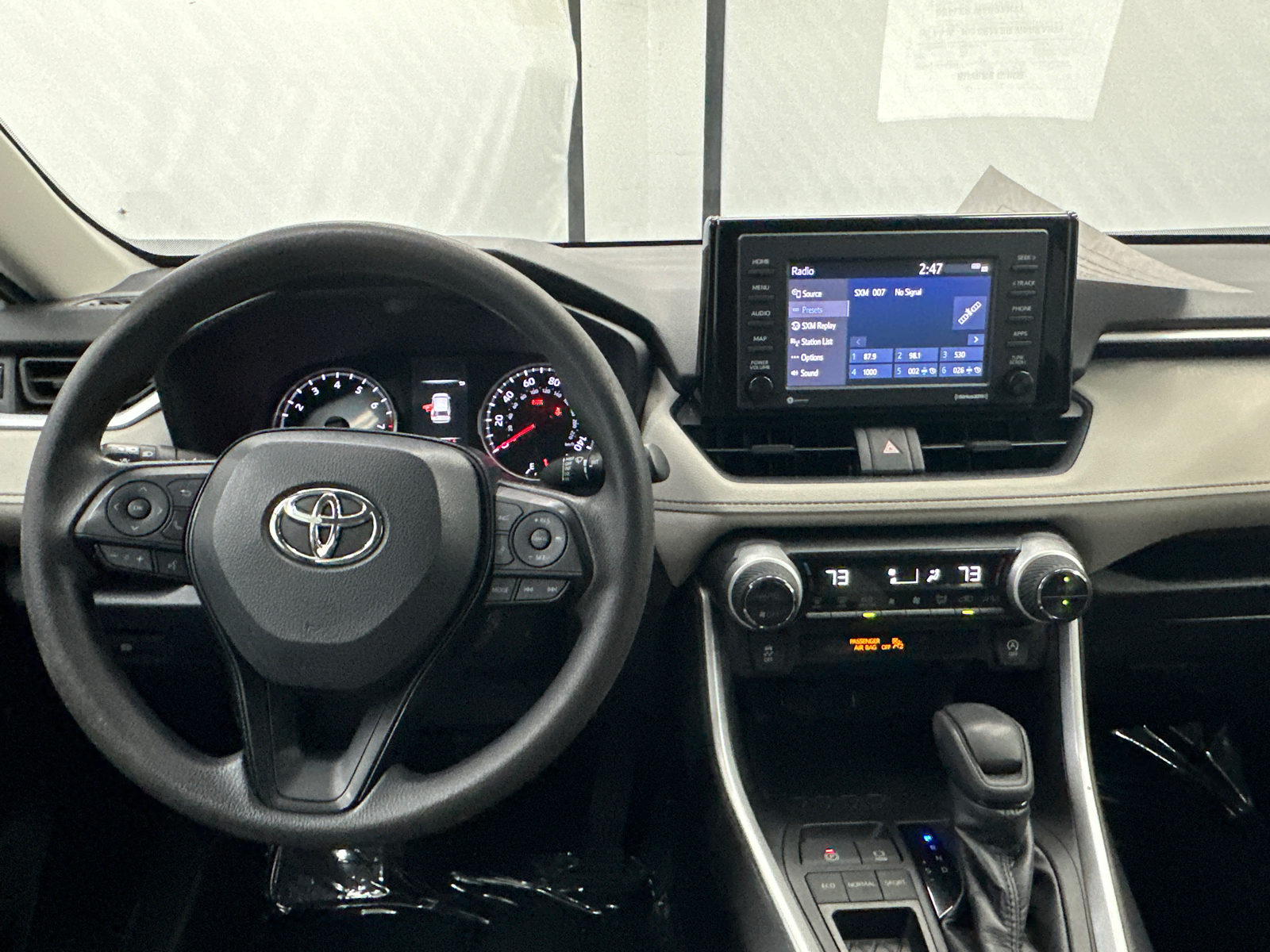 2021 Toyota RAV4 XLE 24