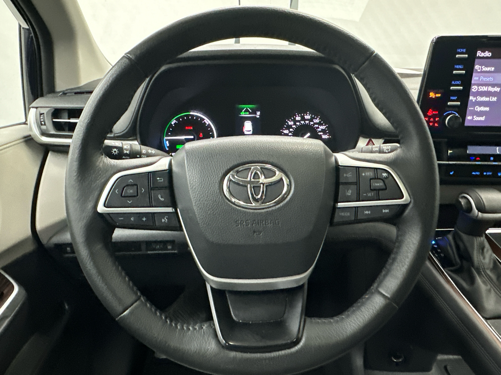 2023 Toyota Sienna XLE 27