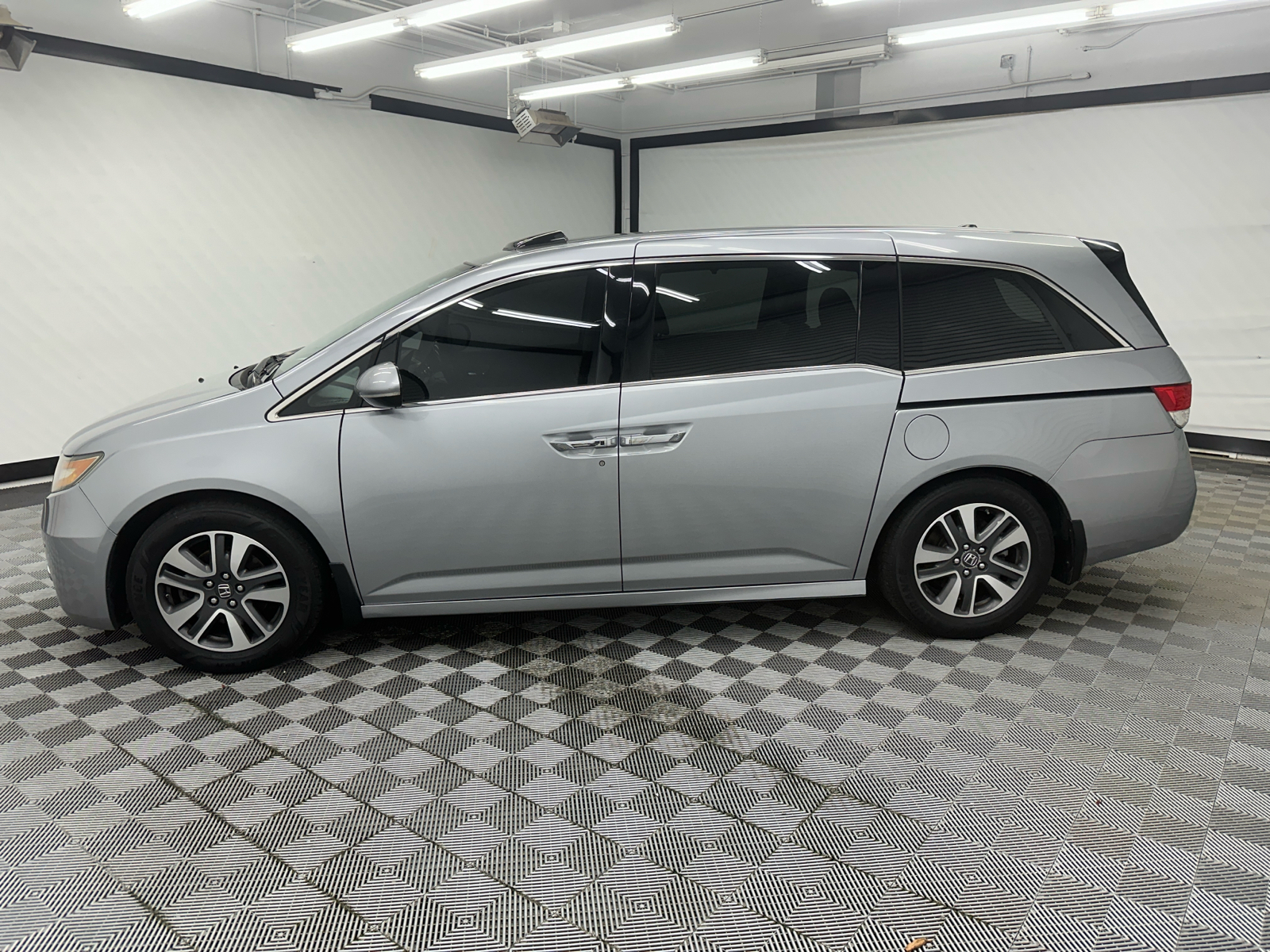 2016 Honda Odyssey Touring Elite 2