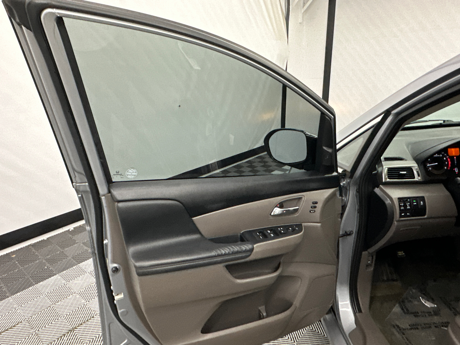 2016 Honda Odyssey Touring Elite 11