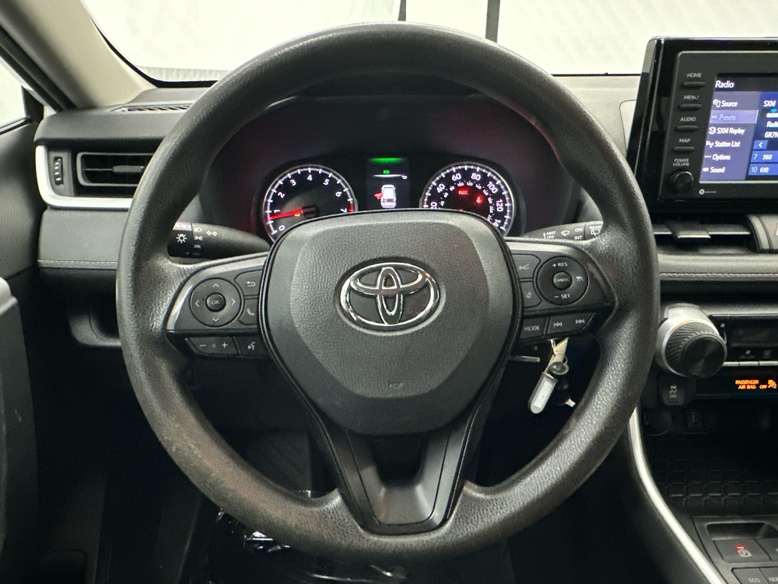 2021 Toyota RAV4 LE 24