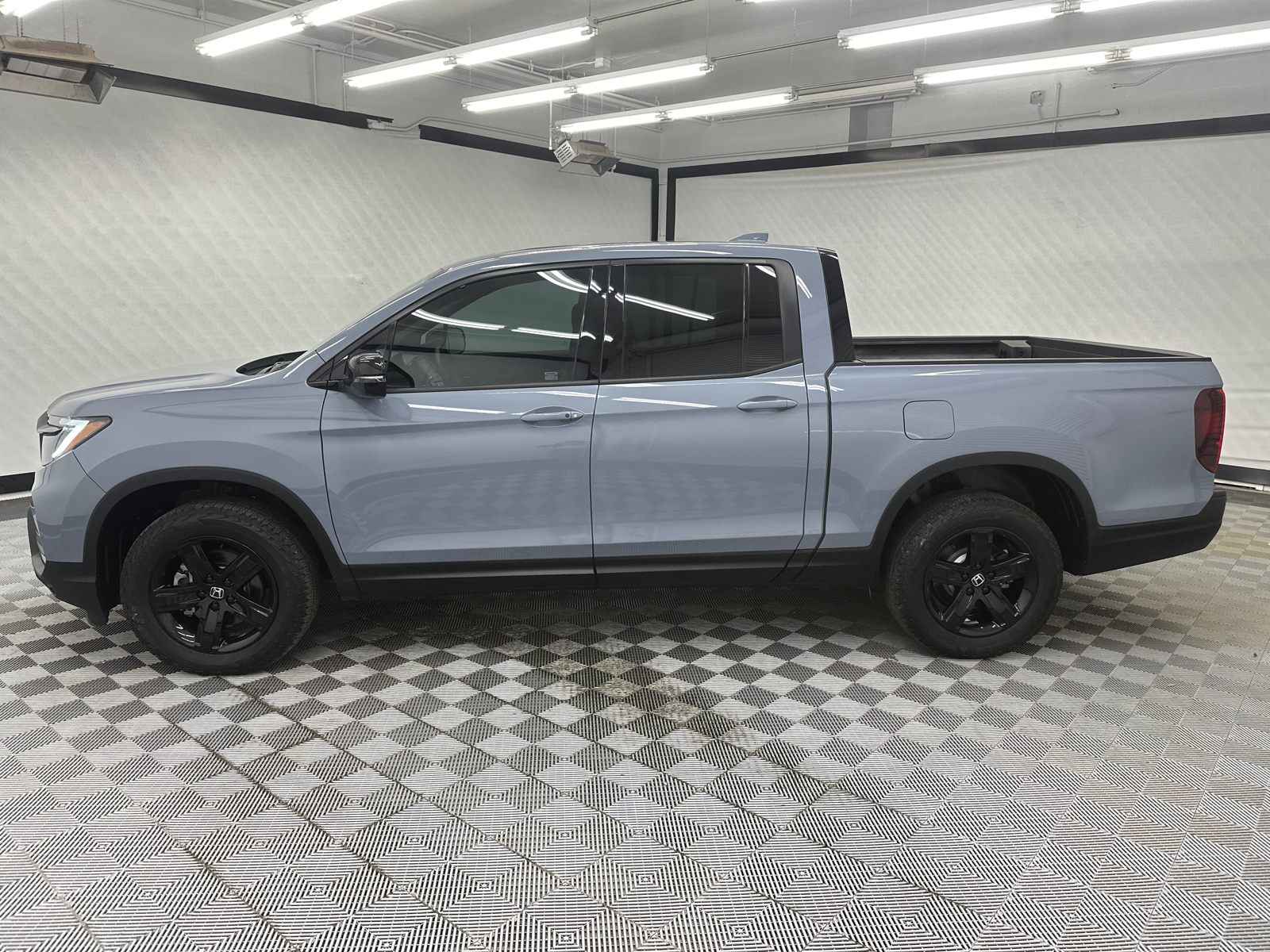 2023 Honda Ridgeline Black Edition 2