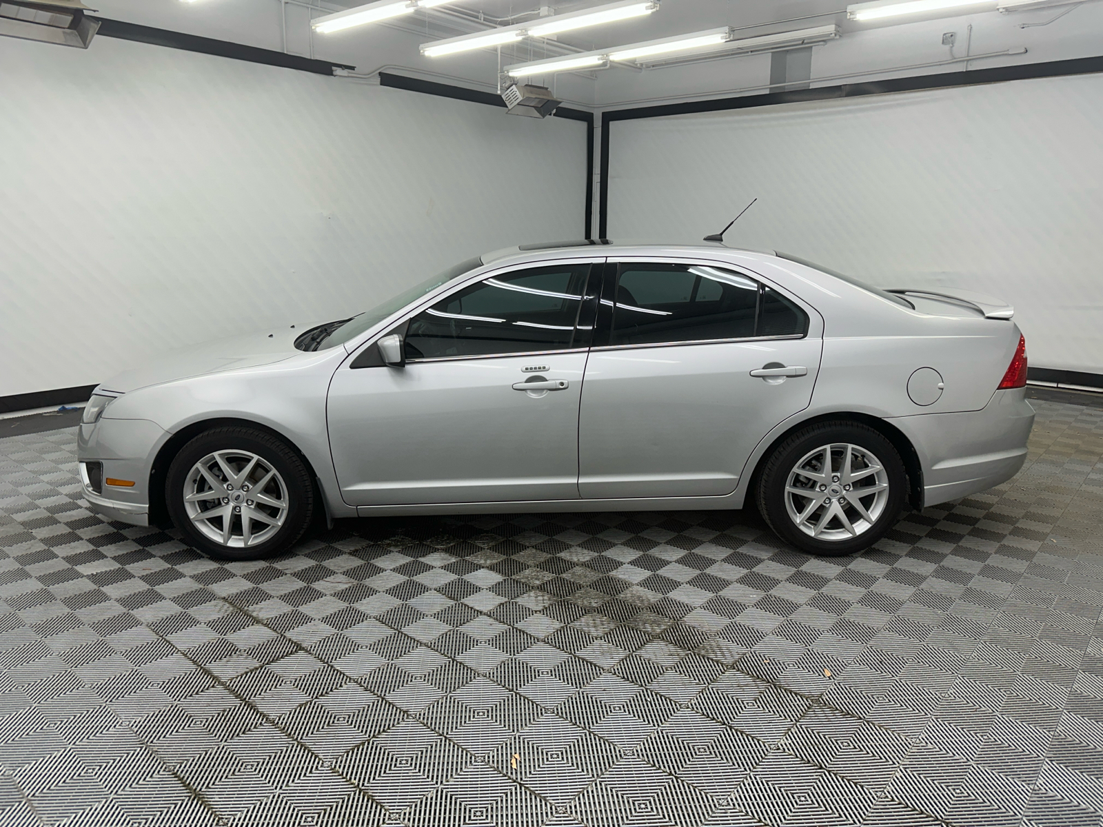 2012 Ford Fusion SEL 2