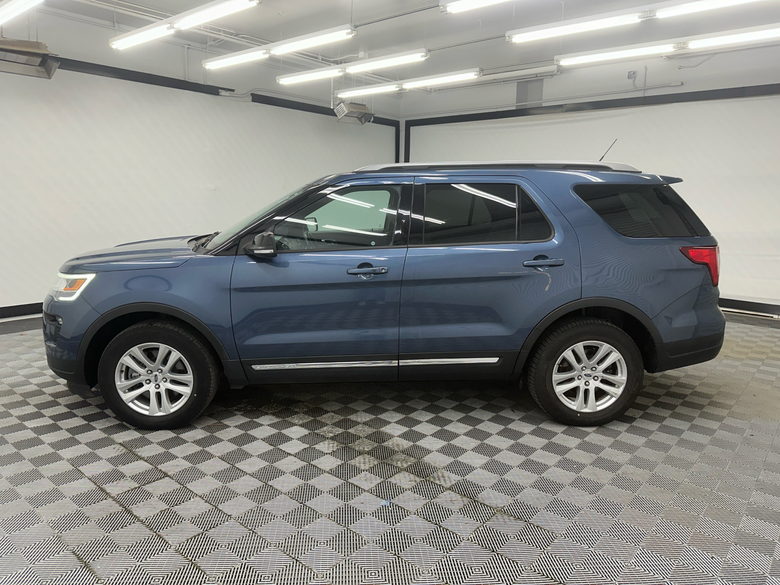 2018 Ford Explorer XLT 2