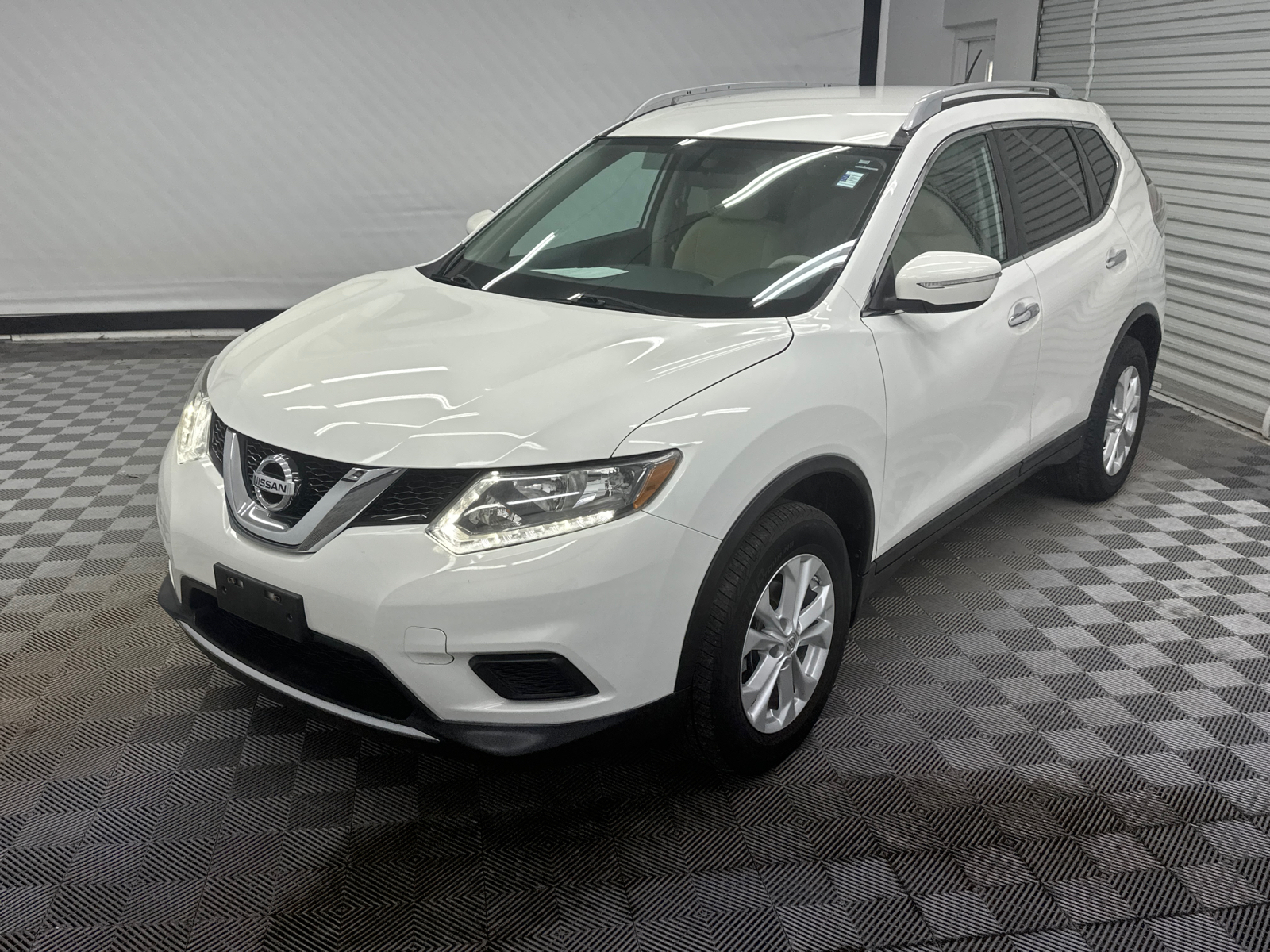 2014 Nissan Rogue SV 1