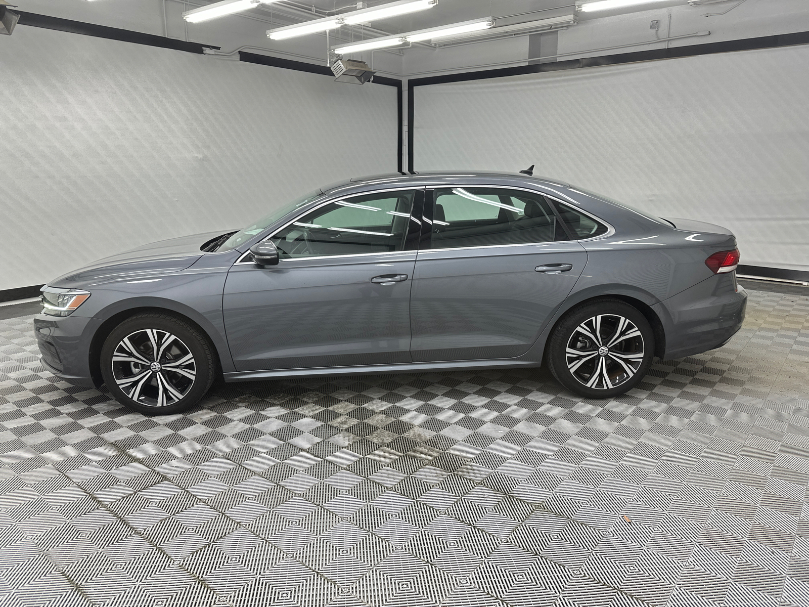 2022 Volkswagen Passat 2.0T SE 2