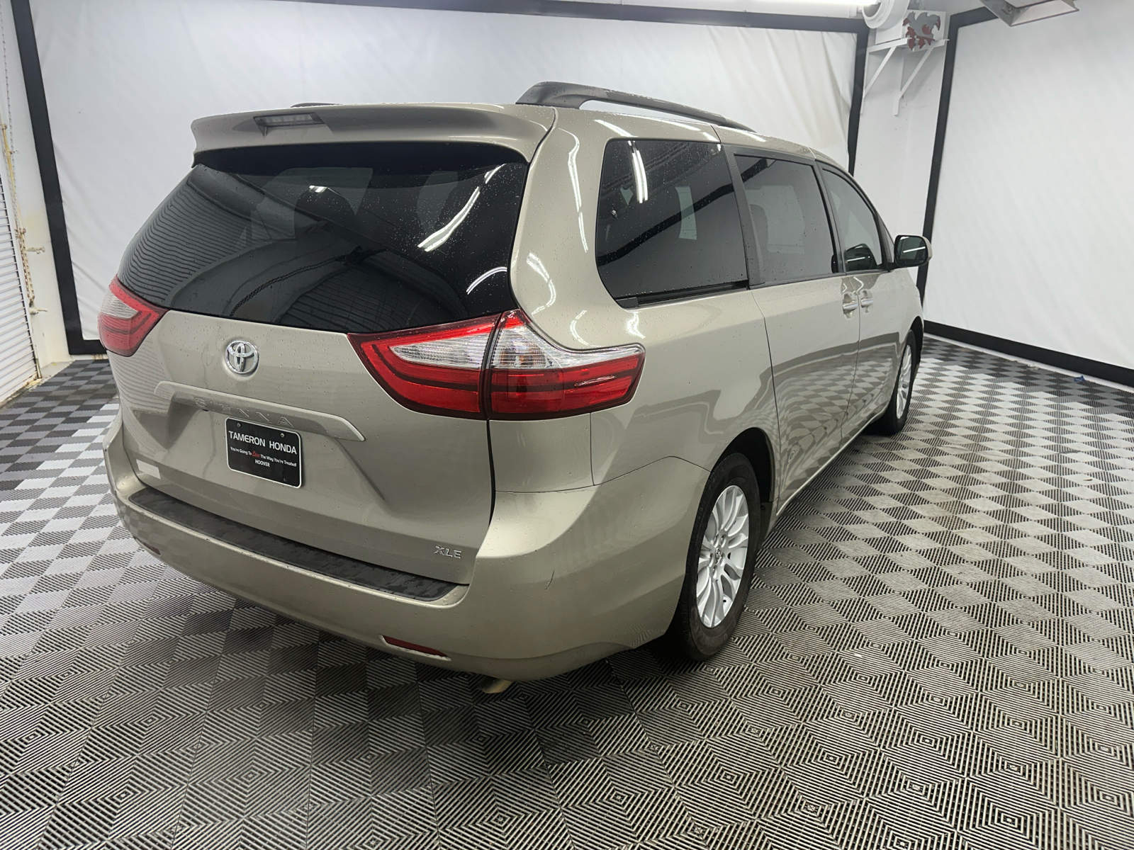 2015 Toyota Sienna XLE 5