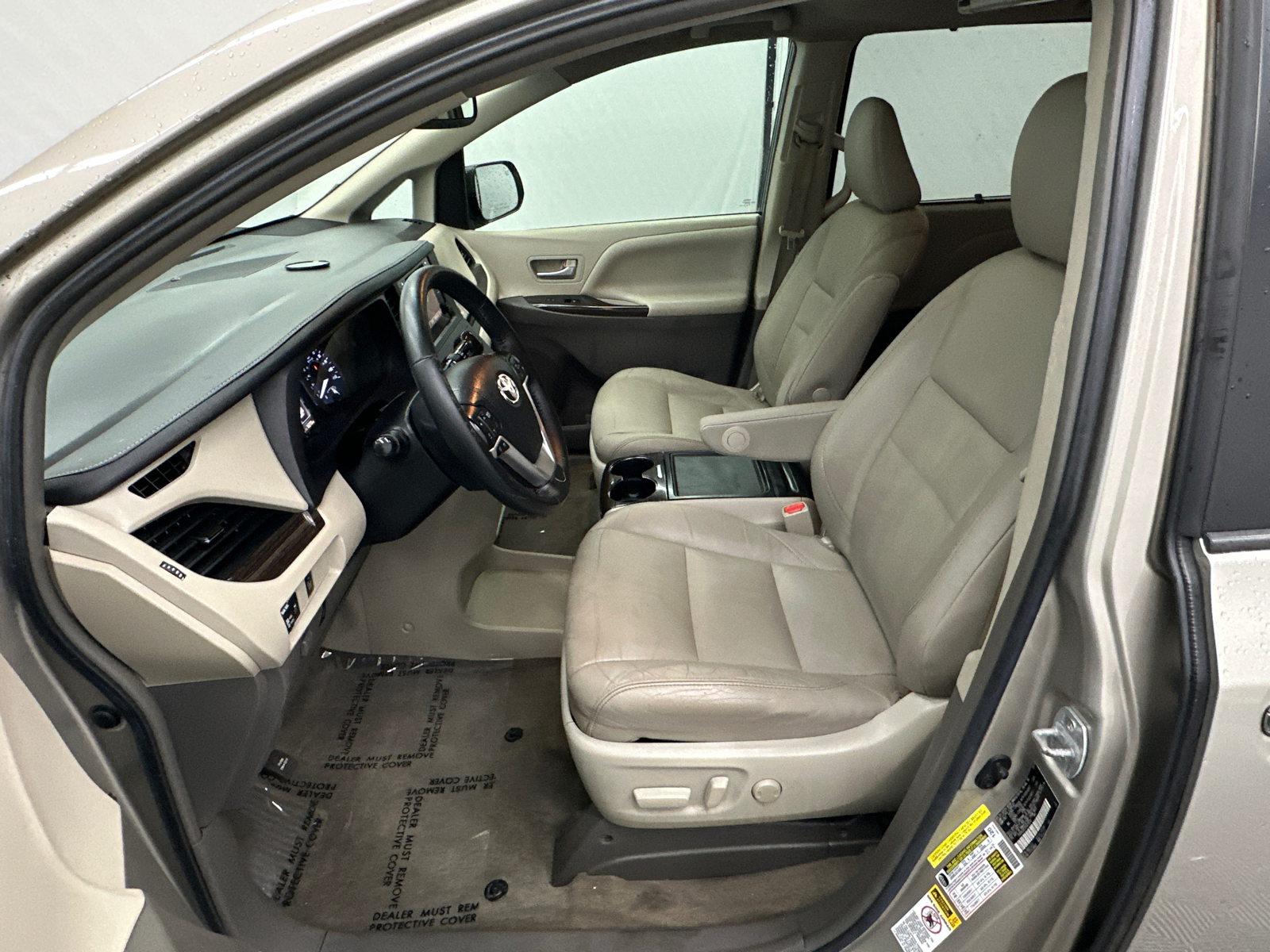 2015 Toyota Sienna XLE 9