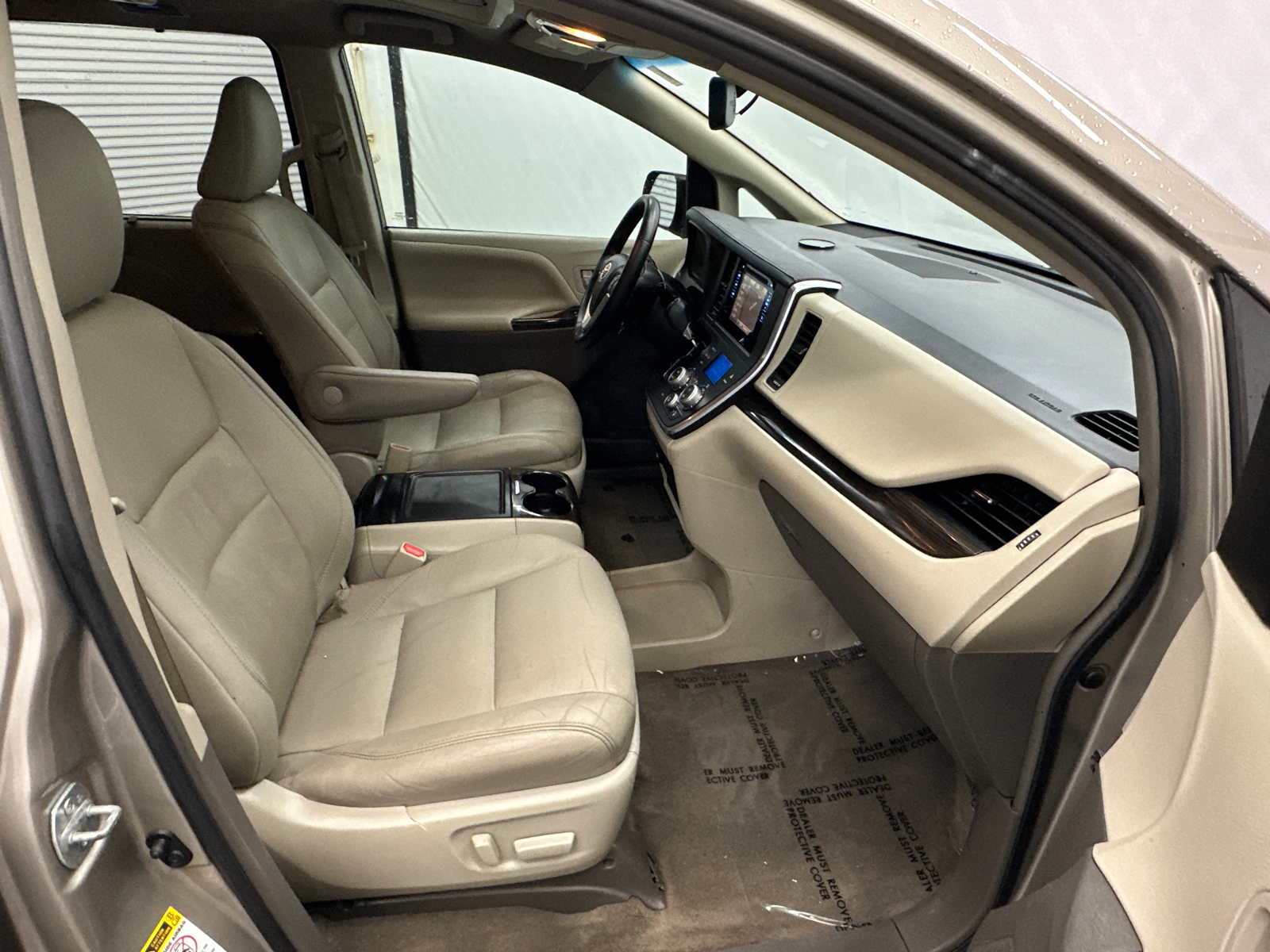 2015 Toyota Sienna XLE 14