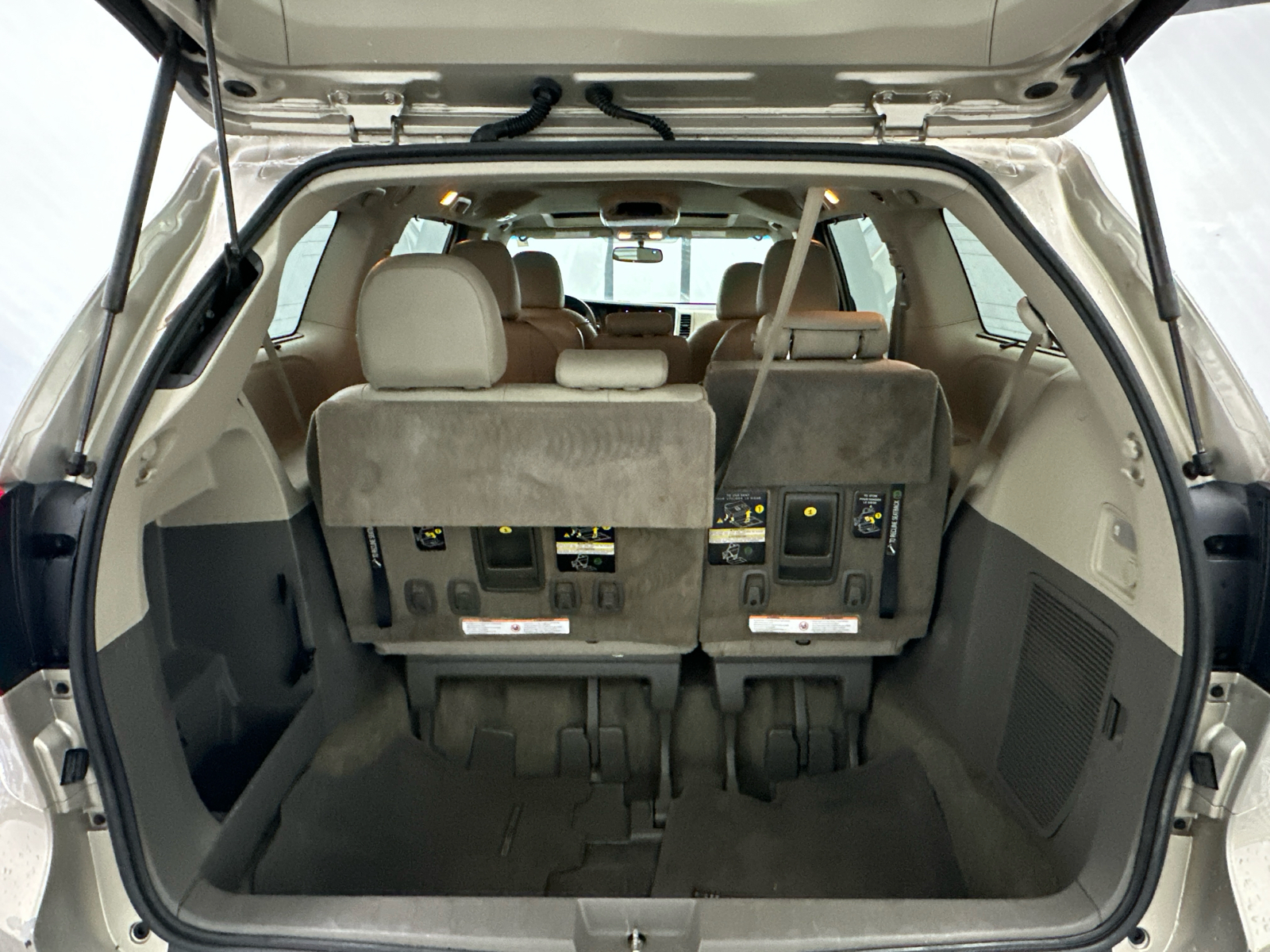 2015 Toyota Sienna XLE 20