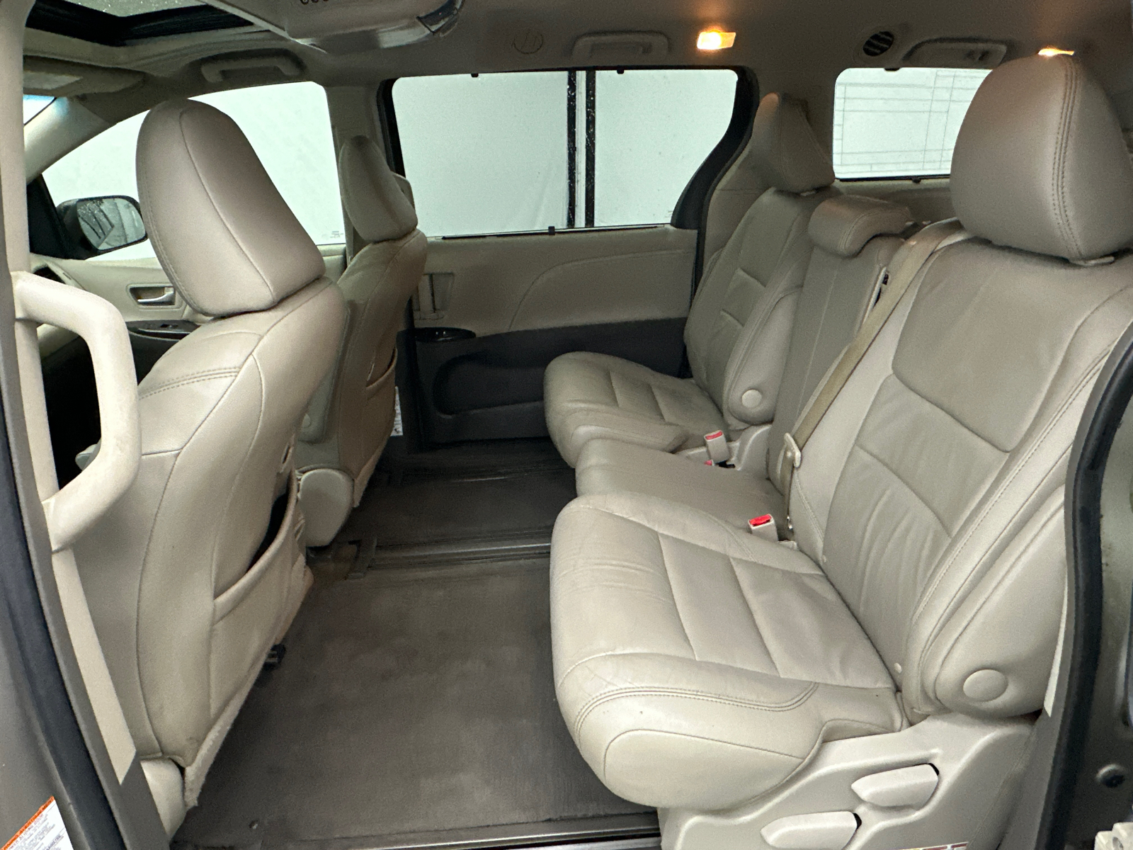 2015 Toyota Sienna XLE 22