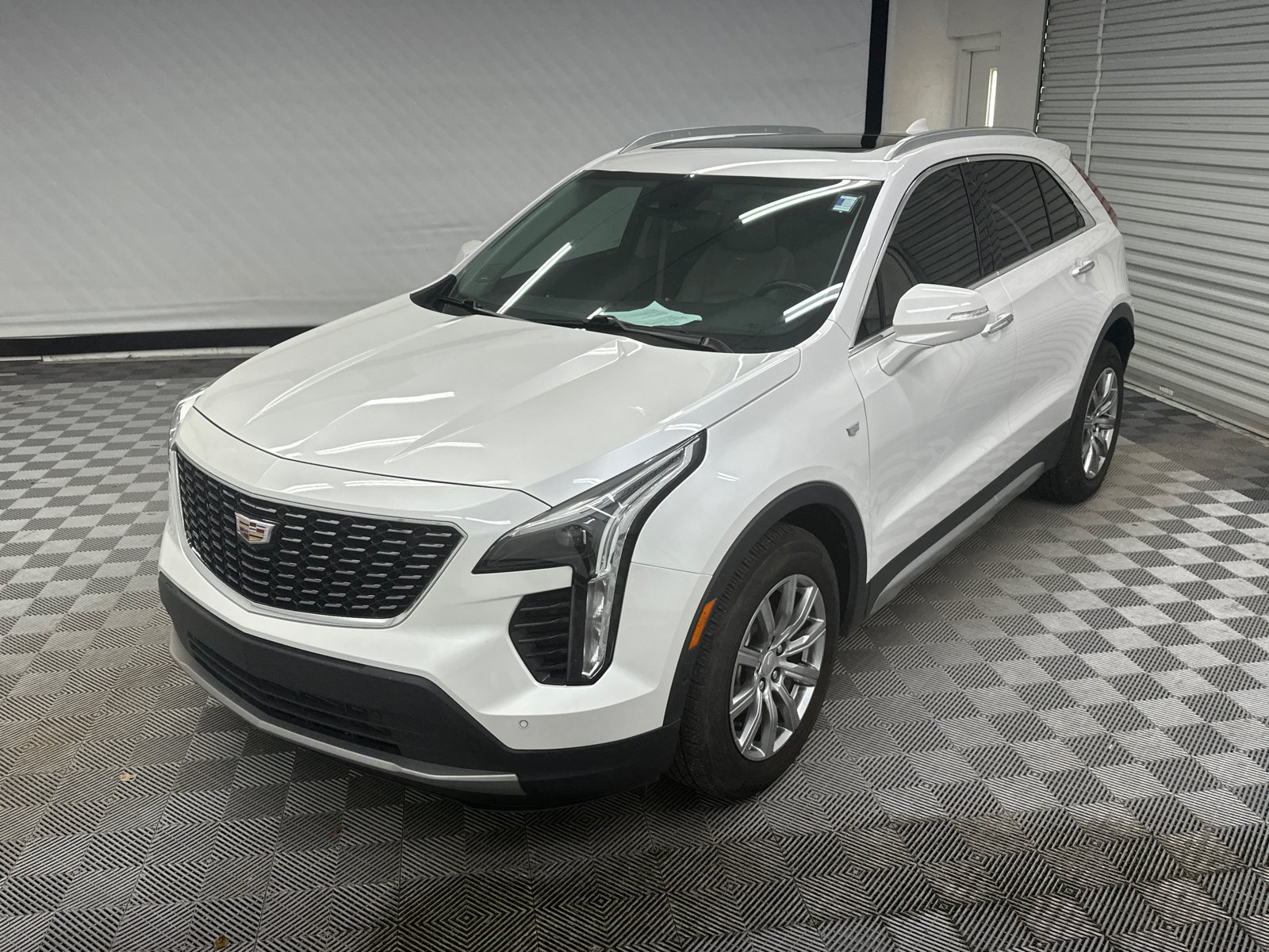 2022 Cadillac XT4 Premium Luxury 1