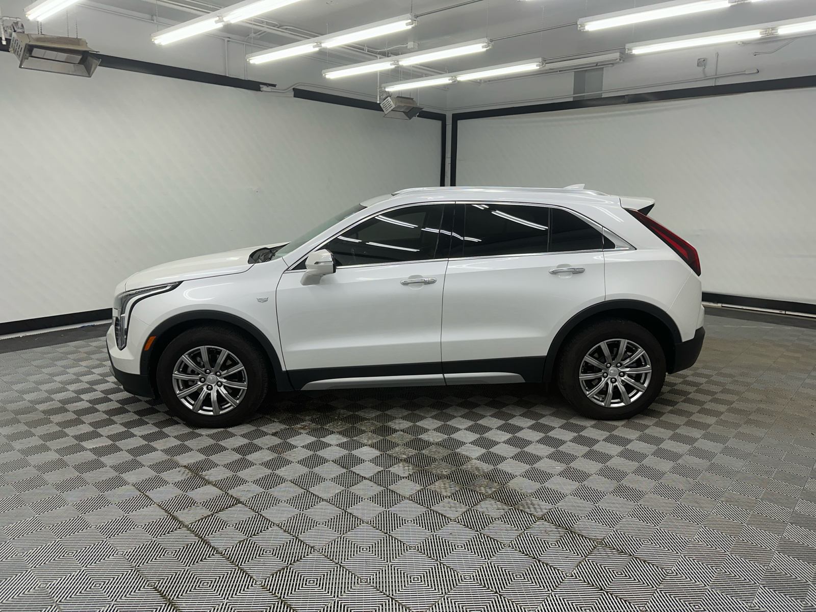 2022 Cadillac XT4 Premium Luxury 2