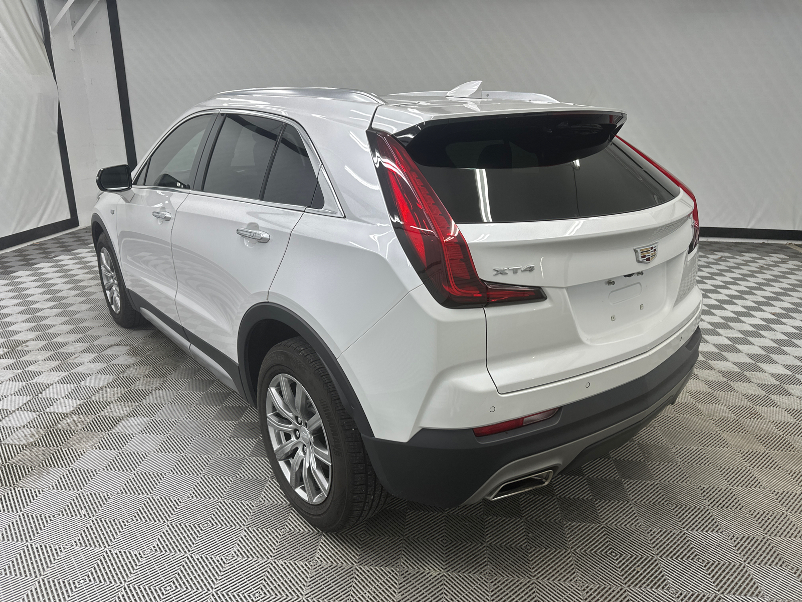 2022 Cadillac XT4 Premium Luxury 3