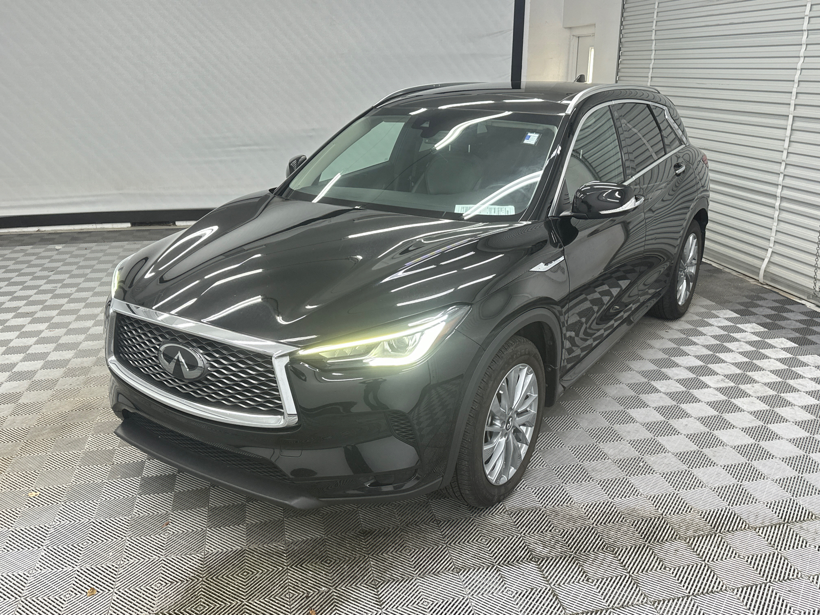 2023 INFINITI QX50 LUXE 1