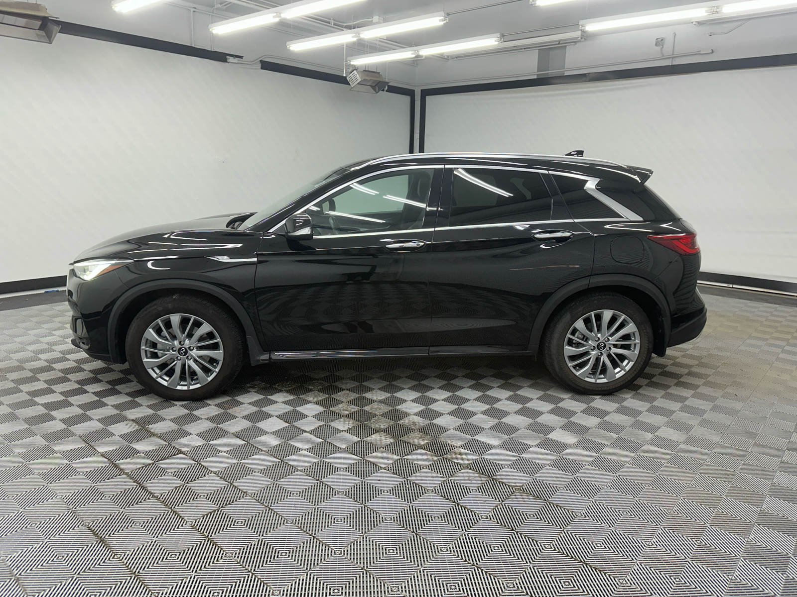 2023 INFINITI QX50 LUXE 2