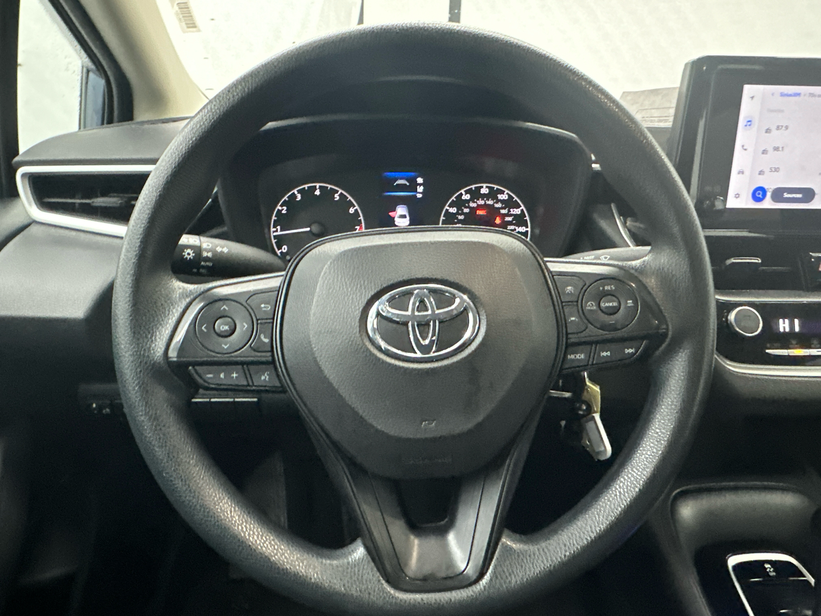 2024 Toyota Corolla LE 24